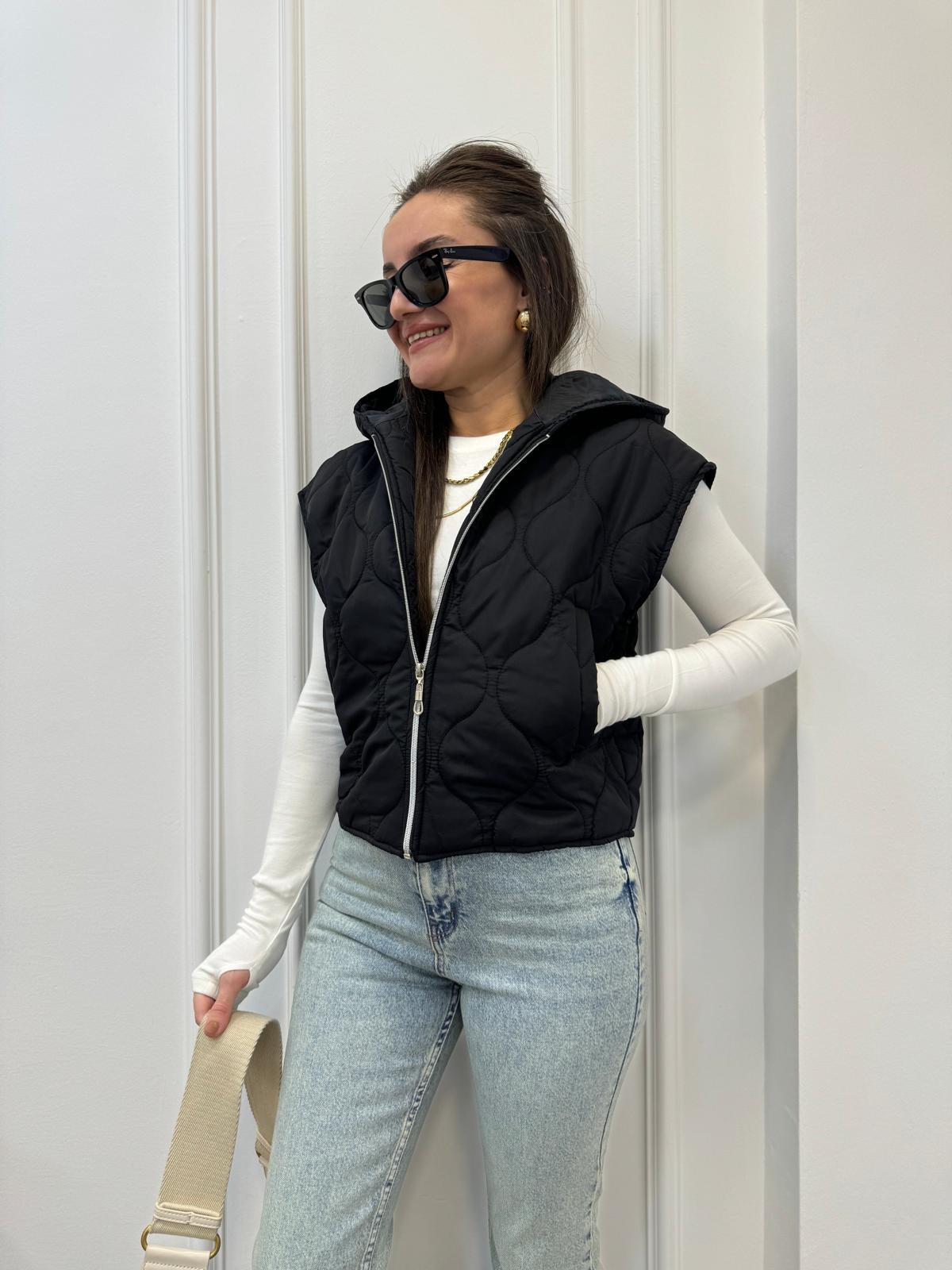 Siyah Kapüşonlu Kapitone Fermuarlı Yelek 5144