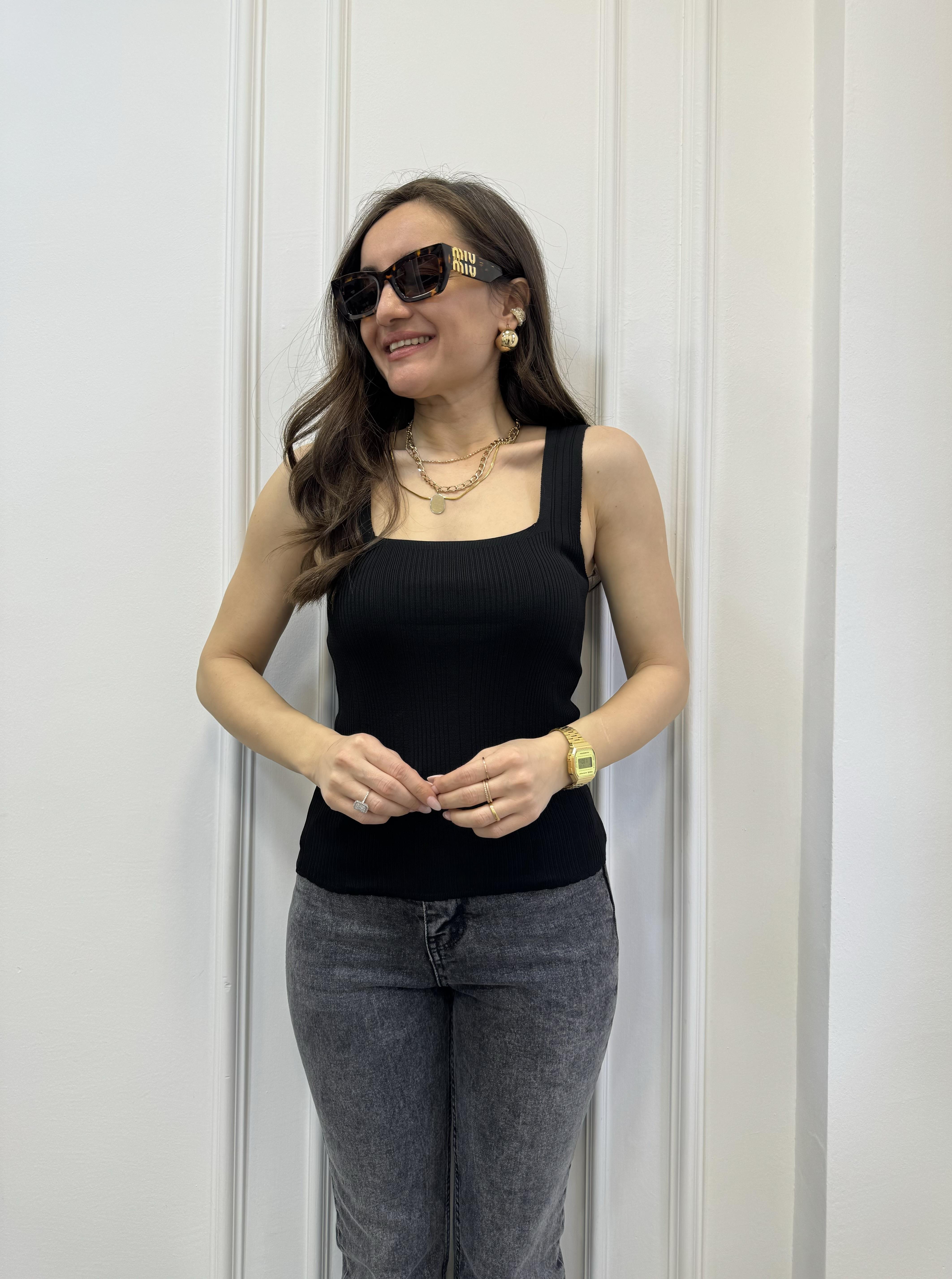 Siyah Kare Yaka Çizgili Triko Atlet 001