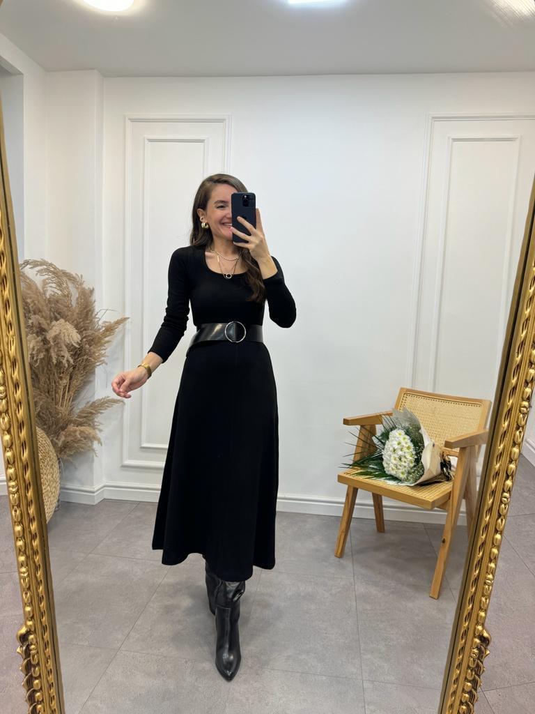 Siyah Kare Yaka Kemer Detaylı Çan Elbise 3041