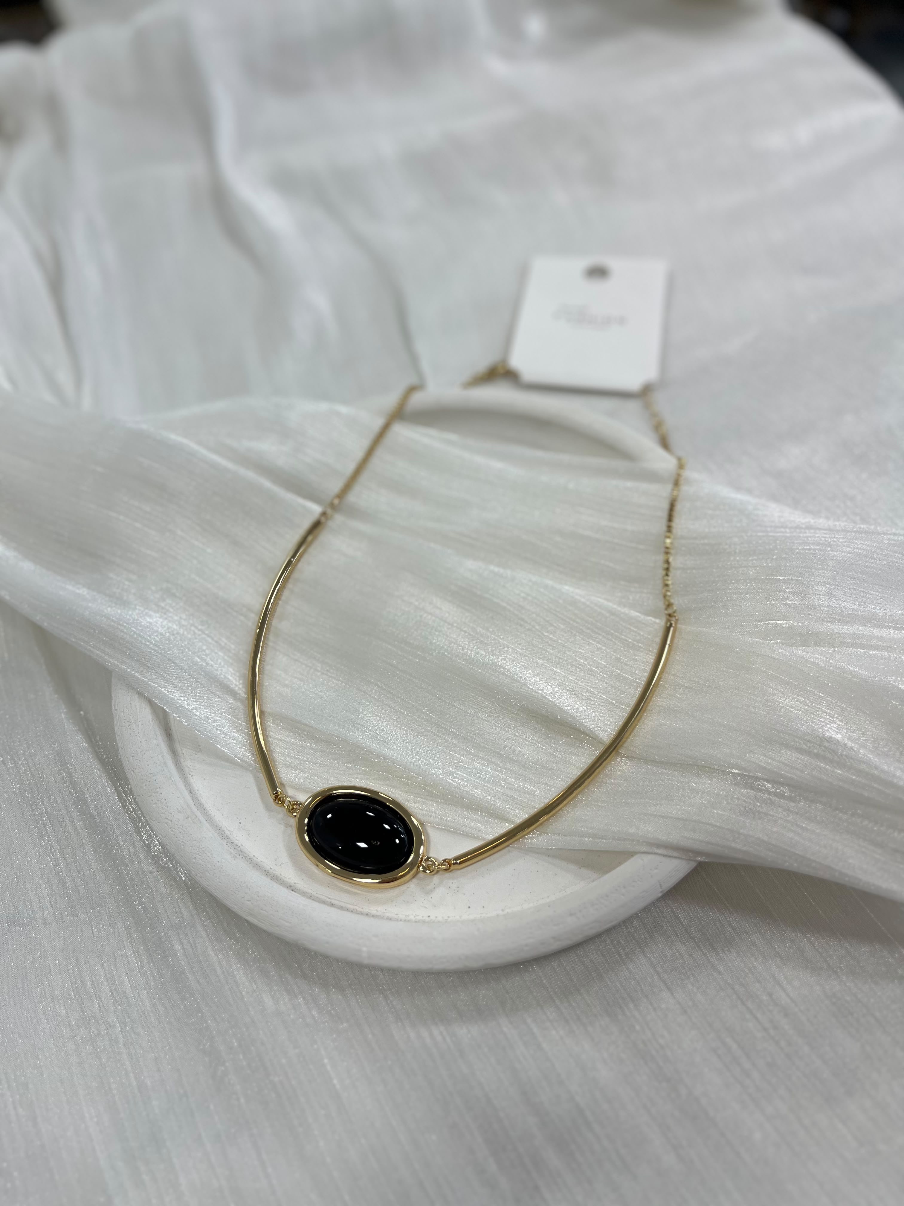 Siyah Kavisli Oval Taşlı Kolye KY04