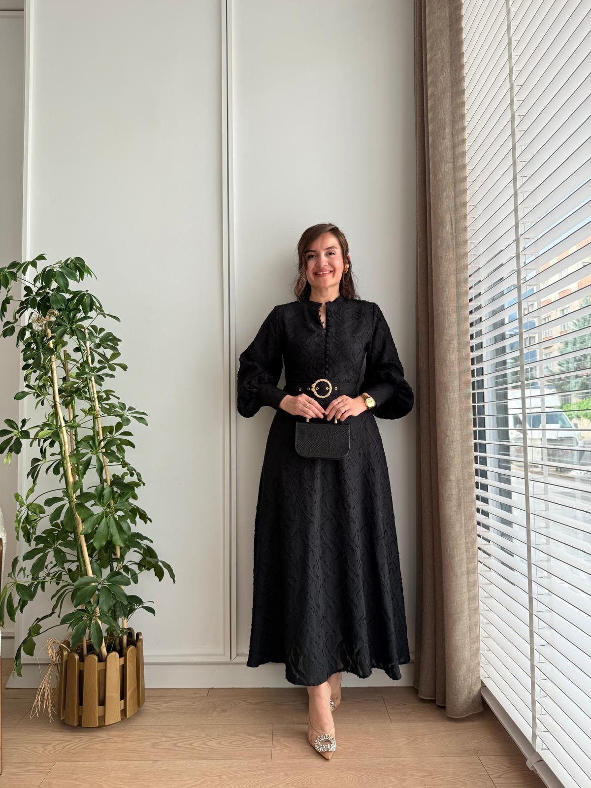 Siyah Kemer Detaylı Özel Tasarım Elbise 8584