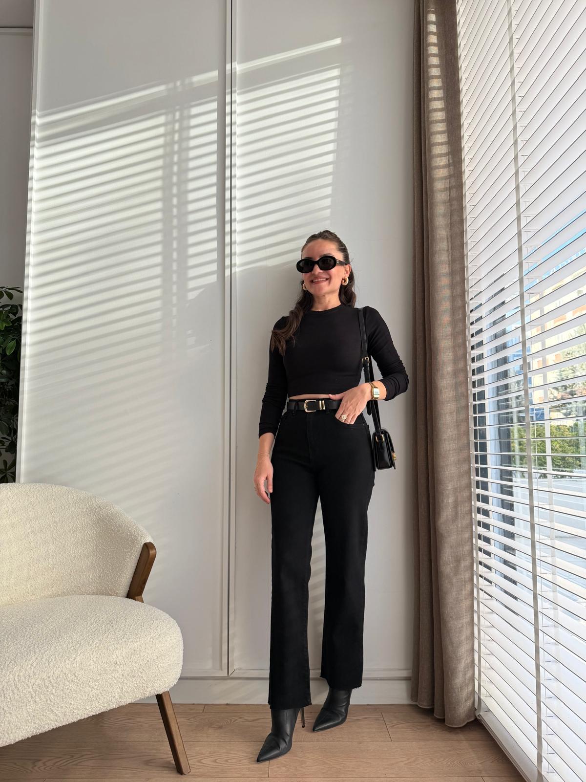 Siyah Kemerli Paçası Kesik Jean 0161