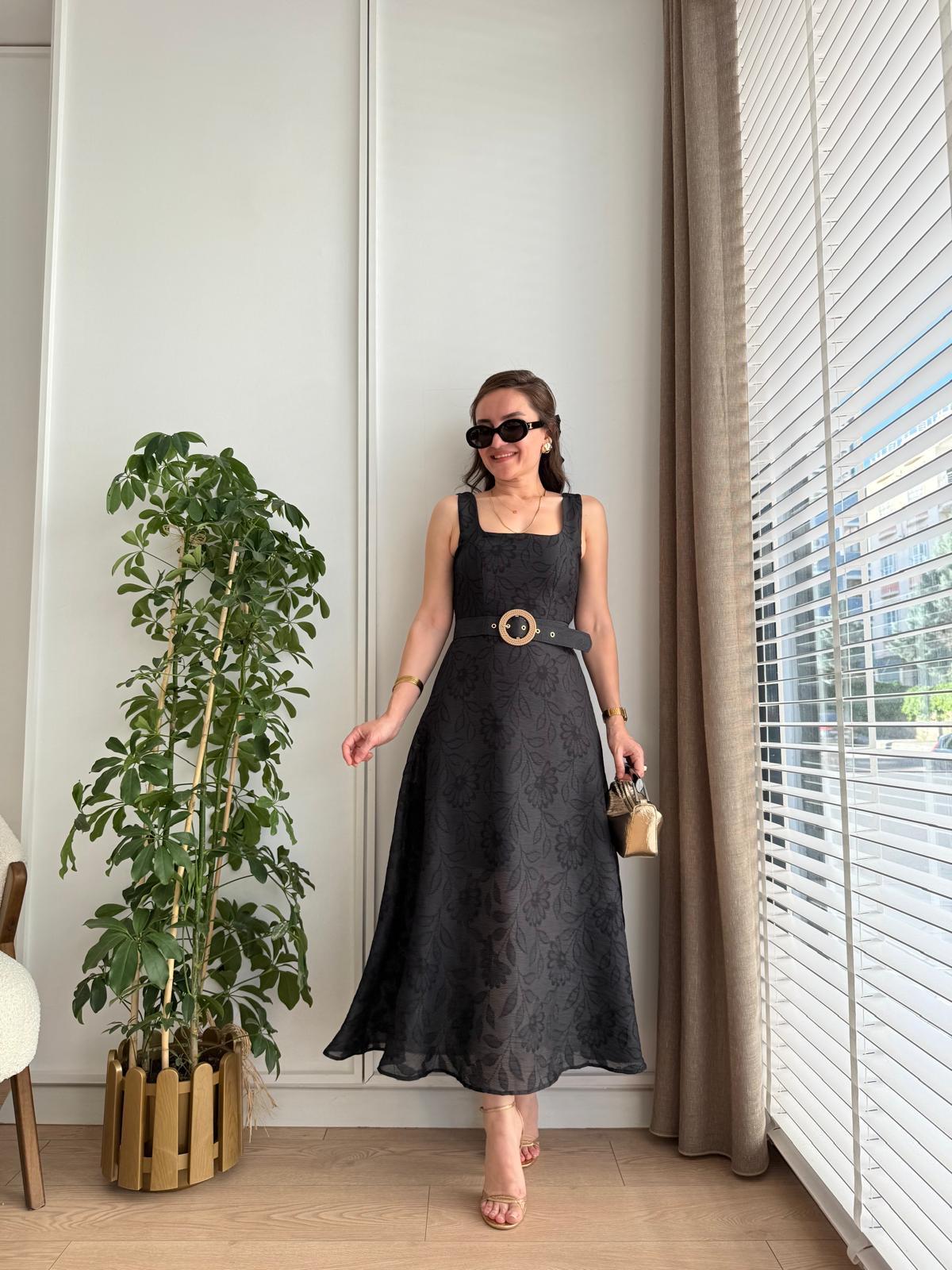 Siyah Kendinden Desenli Kare Yaka Kemerli Elbise 8564