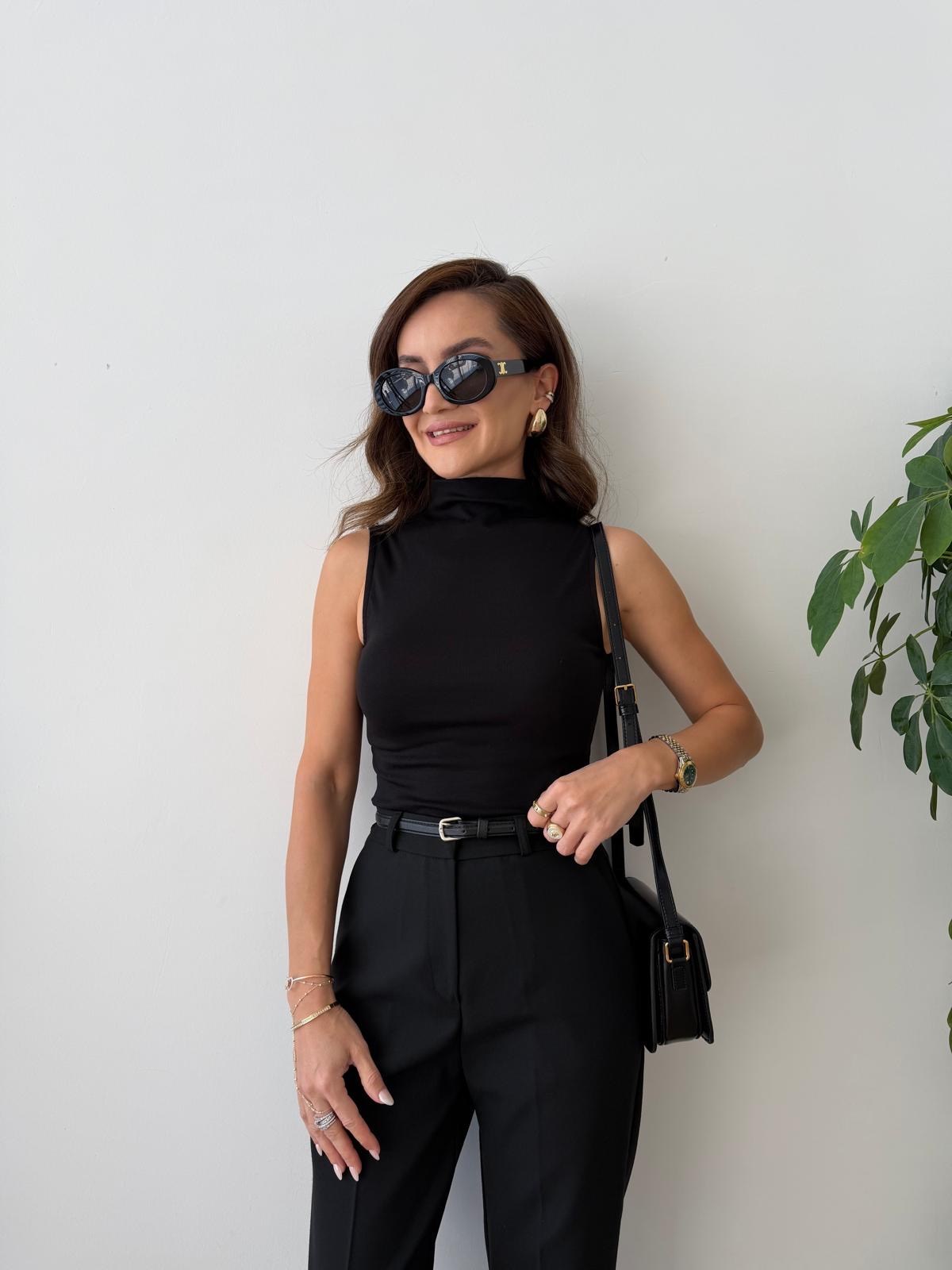 Siyah Kısa Balıkçı Yaka Sıfır Kol Bluz 02859