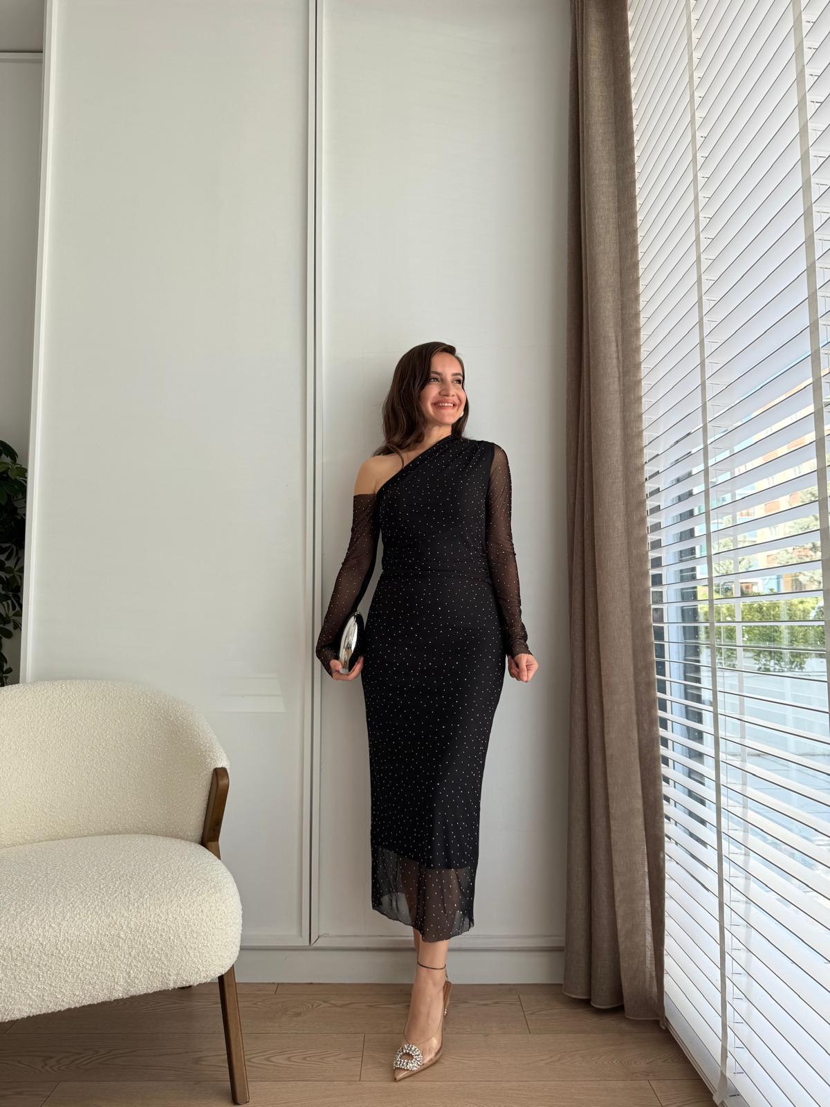 Siyah Kol Detaylı Drapeli Taşlı Tül Elbise 8093