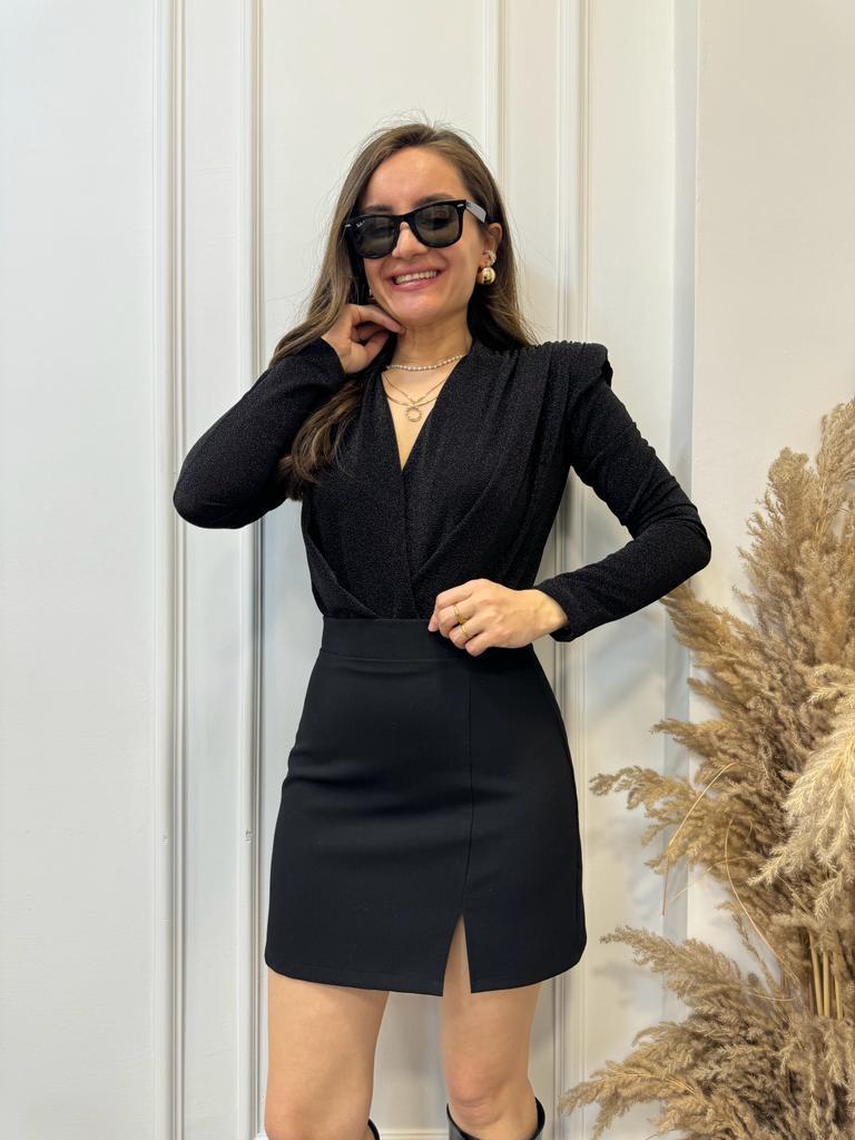 Siyah Kruvaze Yaka Parlak Kumaş Bodysuit 1801