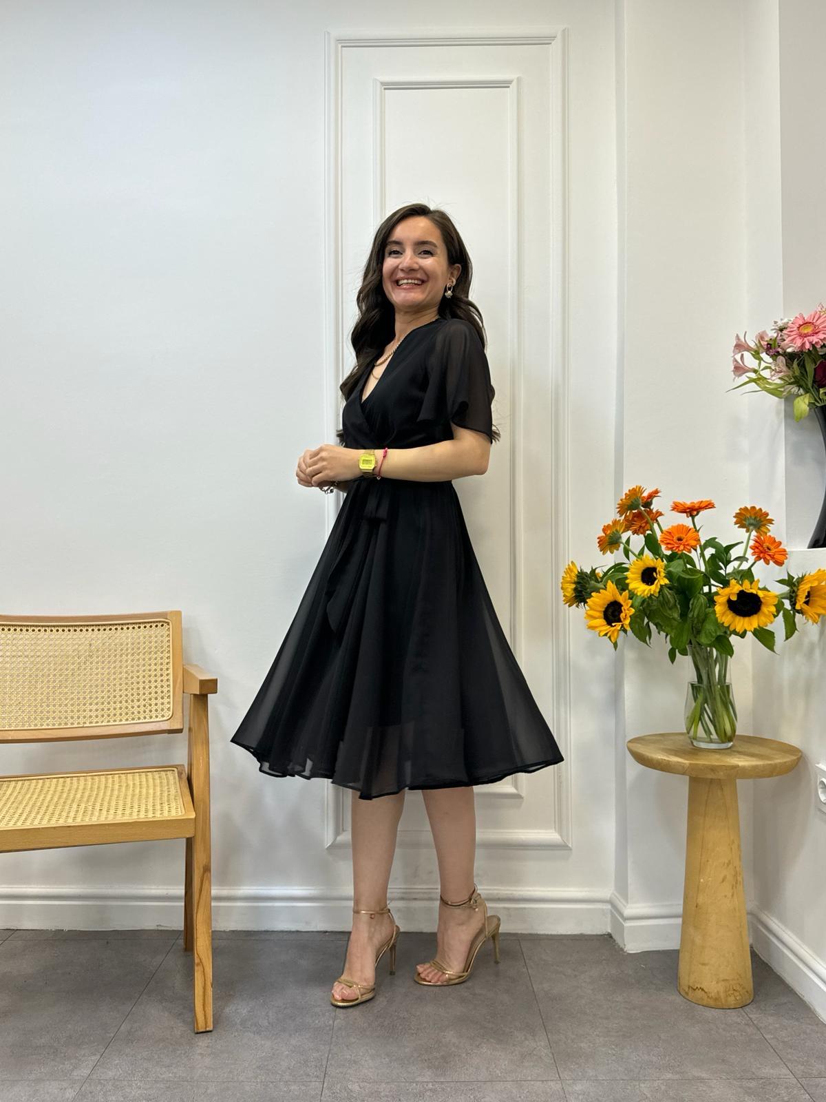 Siyah Kruvaze Yaka Volan Kol Elbise 5414