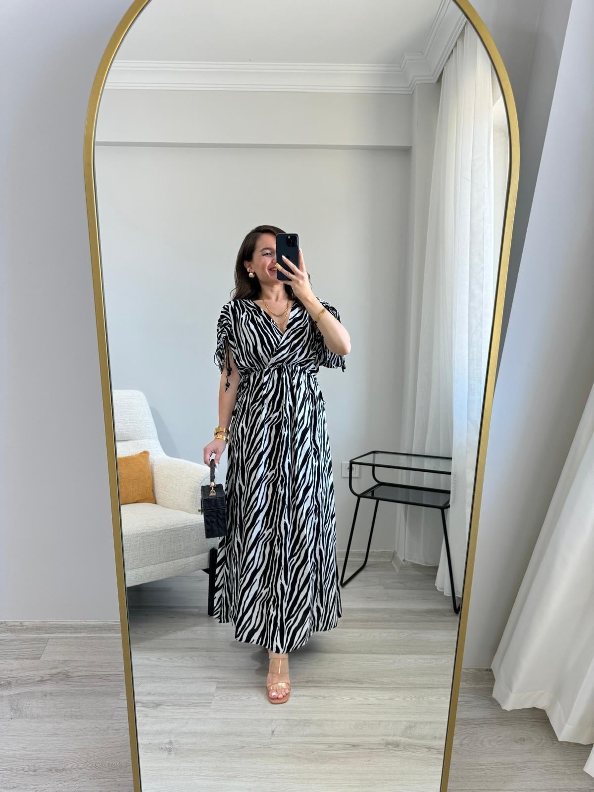 Siyah Kruvaze Yaka Zebra Desen Beli Lastikli Yırtmaçlı Elbise 4334