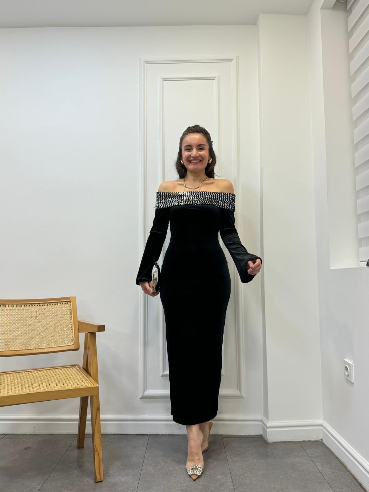 Siyah Madonna Yaka Payetli İspanyol Kol Kadife Elbise 3668