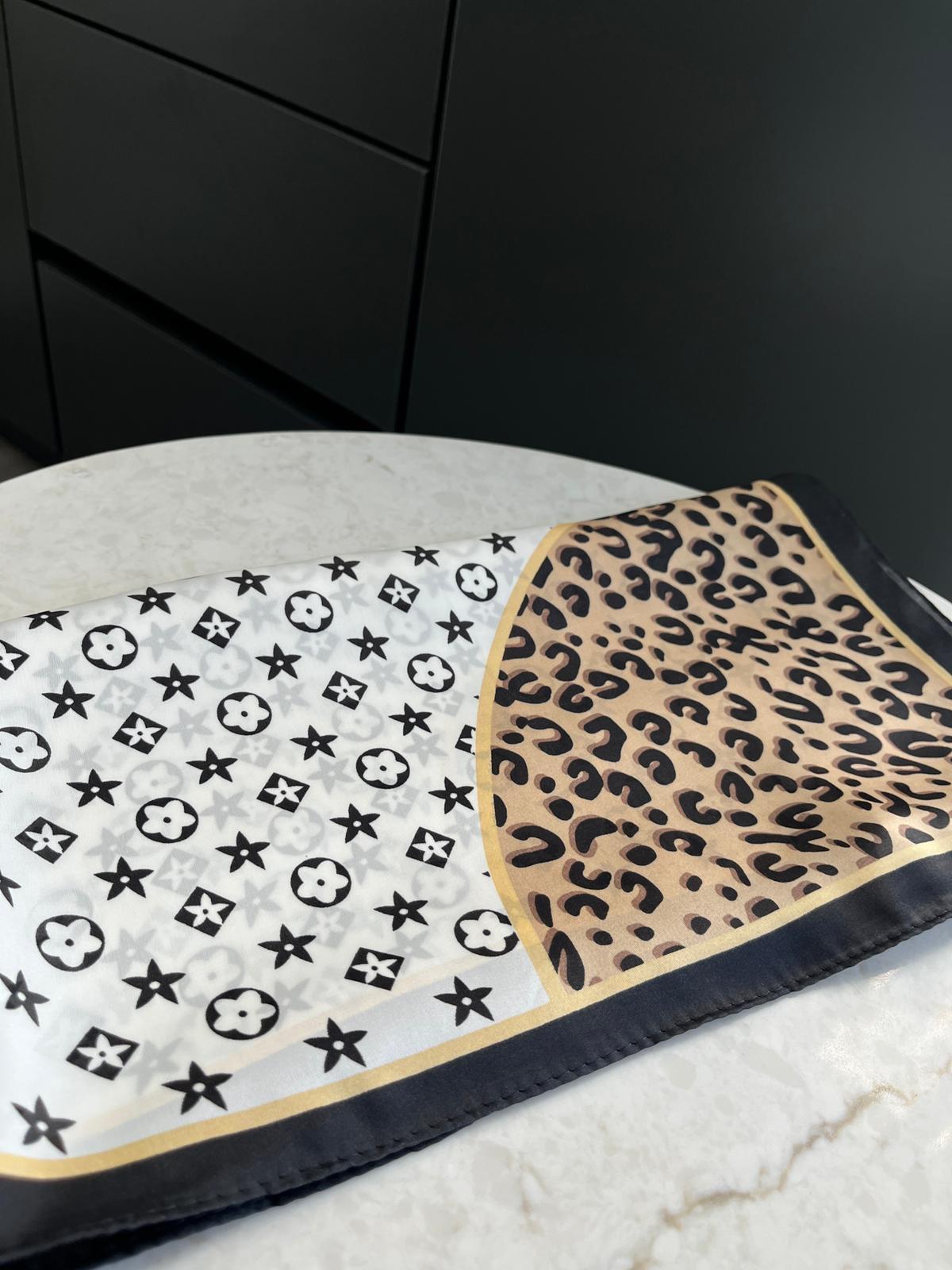Siyah Marka Muadili Leopar Desenli İpek Fular F09