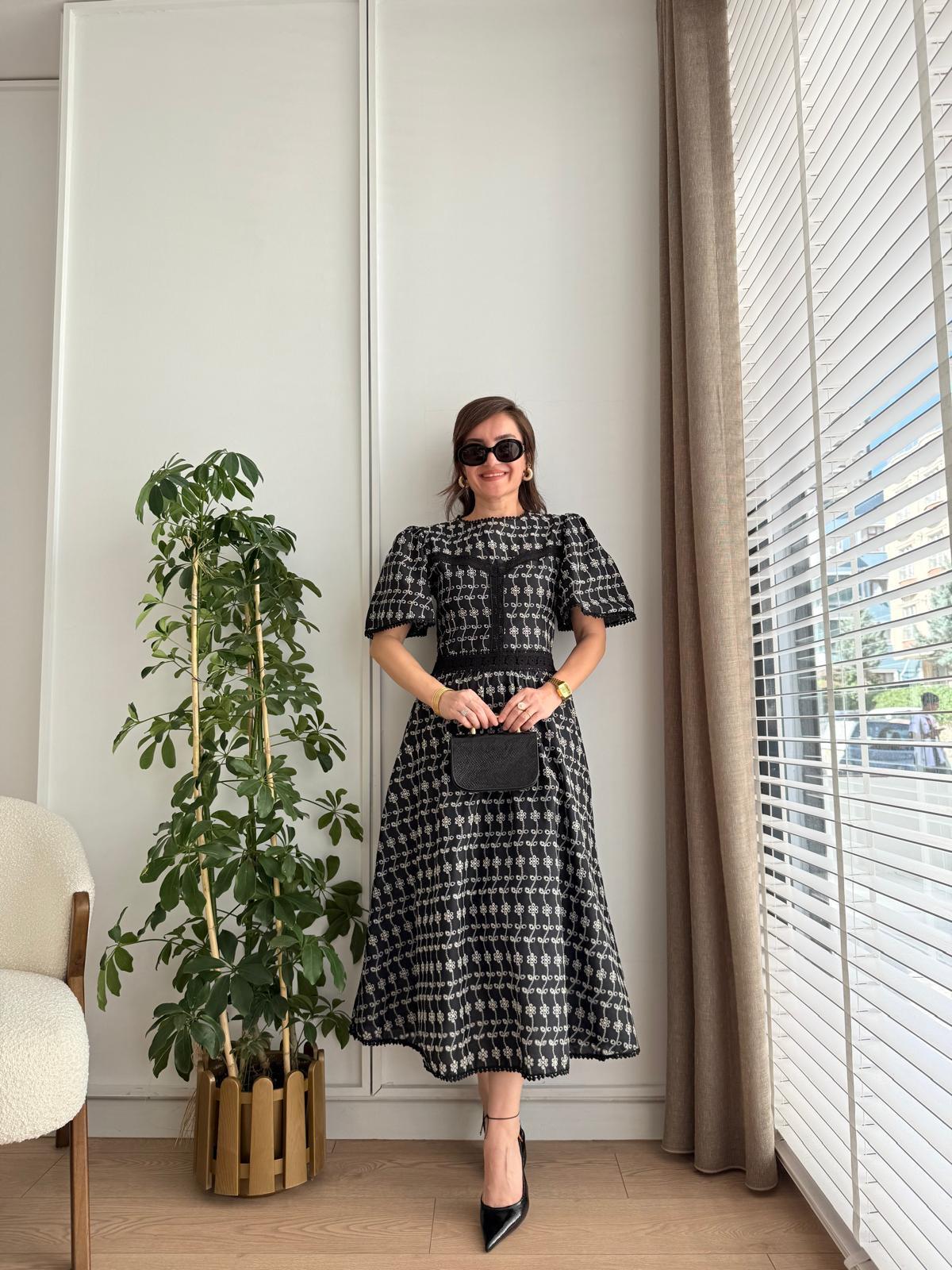 Siyah Nakış İşleme Detaylı Midi Boy Fisto Elbise 2103