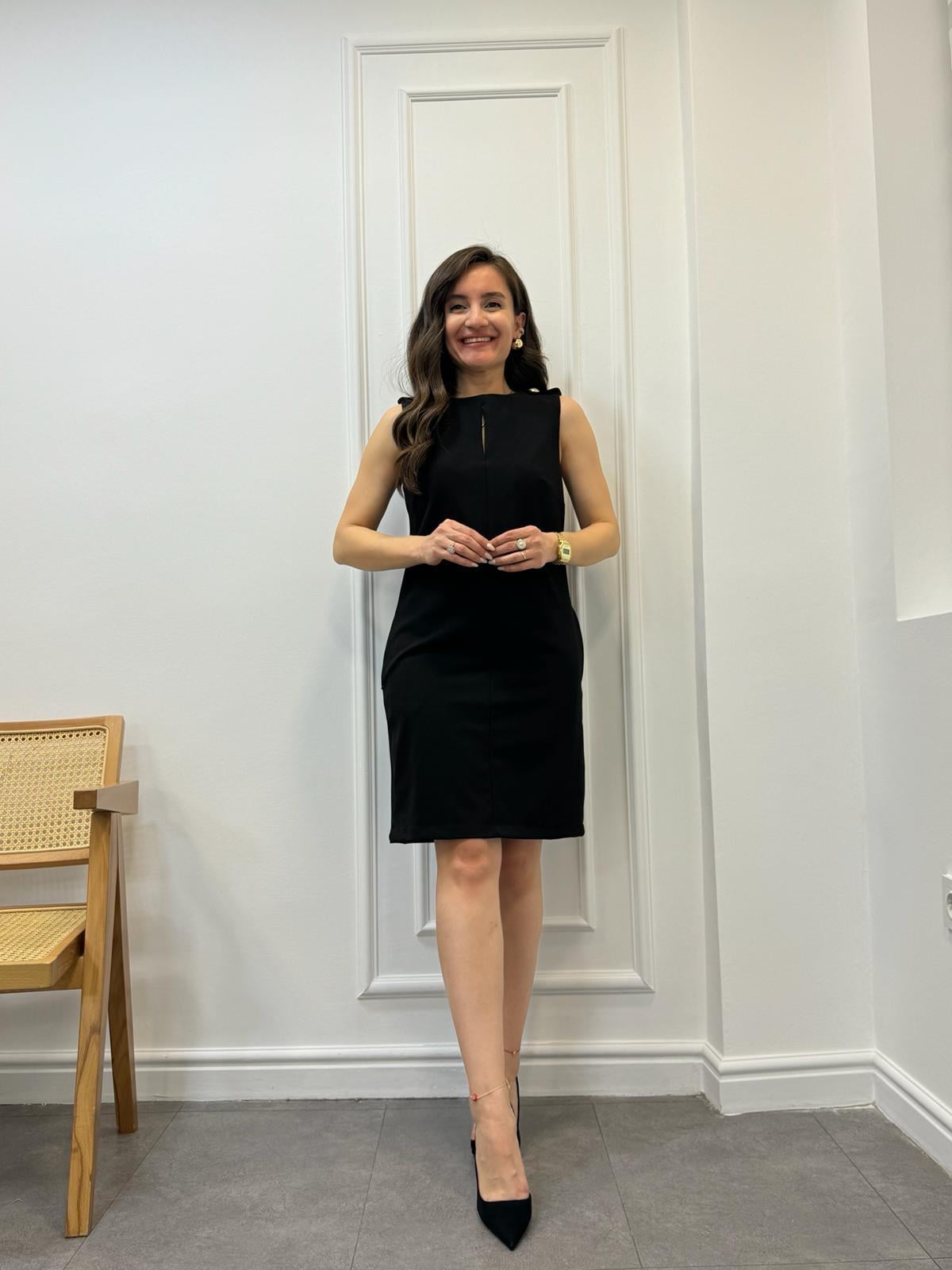 Siyah Omuz Detaylı Arka Yırtmaçlı Elbise 3992