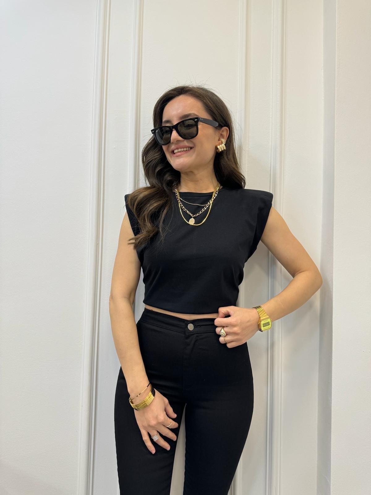Siyah Omuz Vatkalı Oversize Tişört 1215