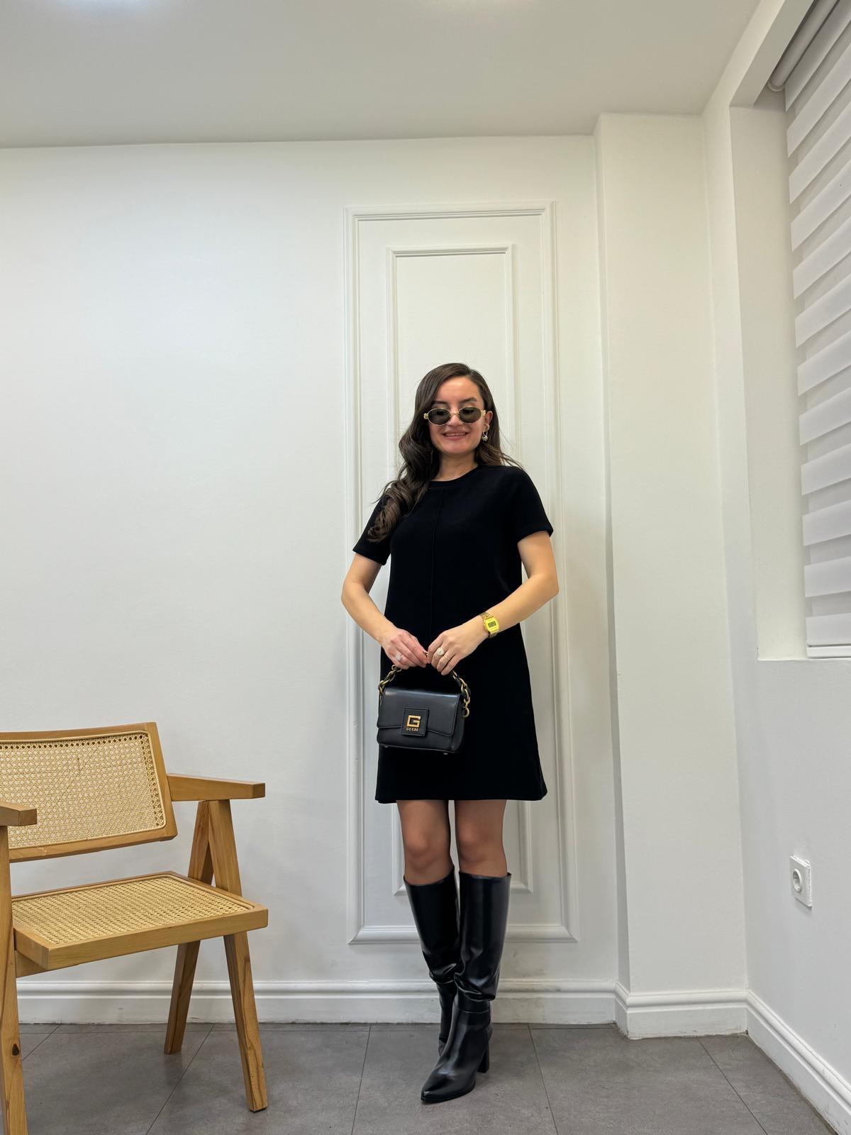 Siyah Ön Dikiş Detaylı Bisiklet Yaka Fitilli Elbise 16007