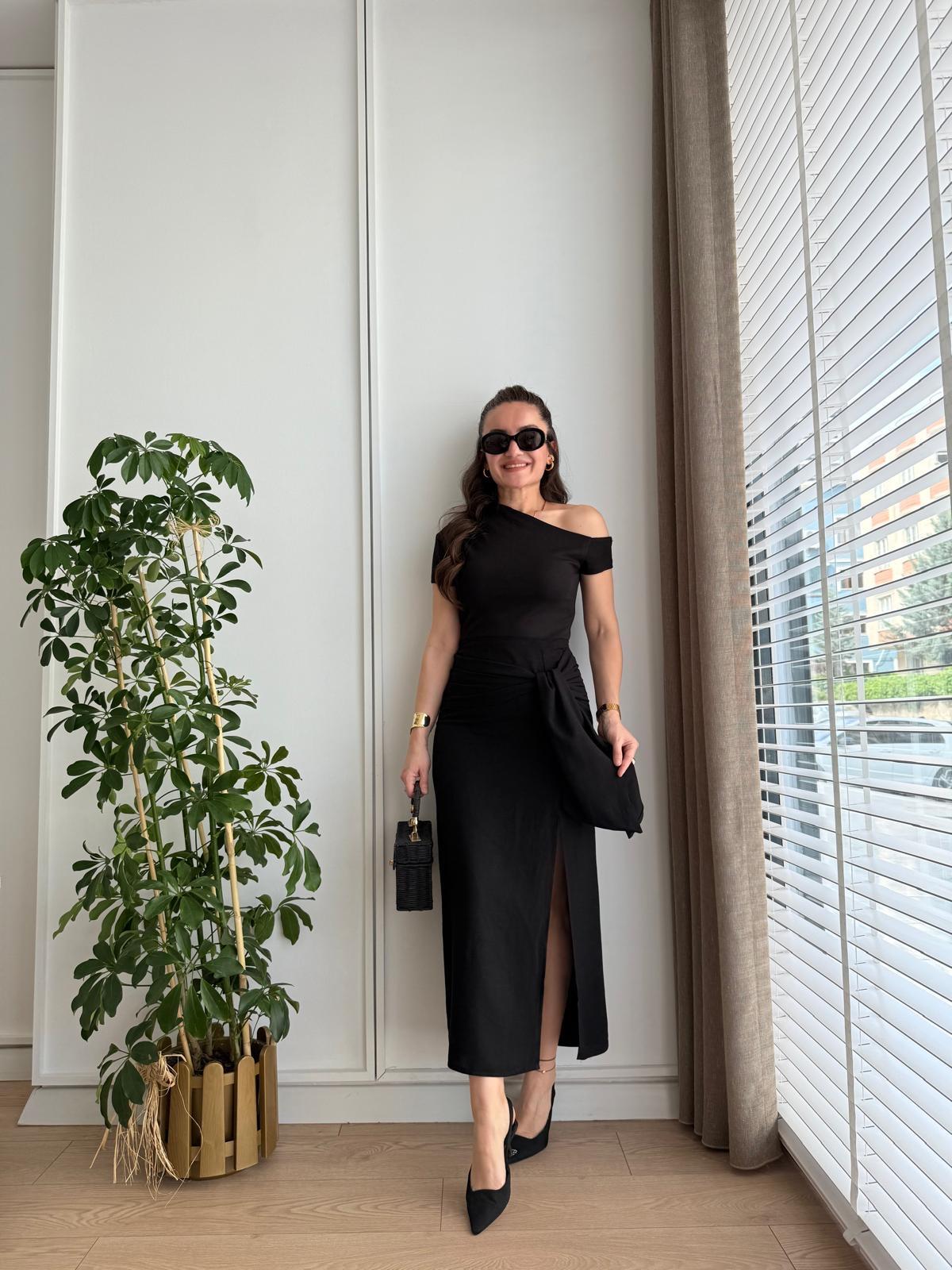 Siyah Önü Bağlama Detaylı Yırtmaçlı Keten Etek 03348