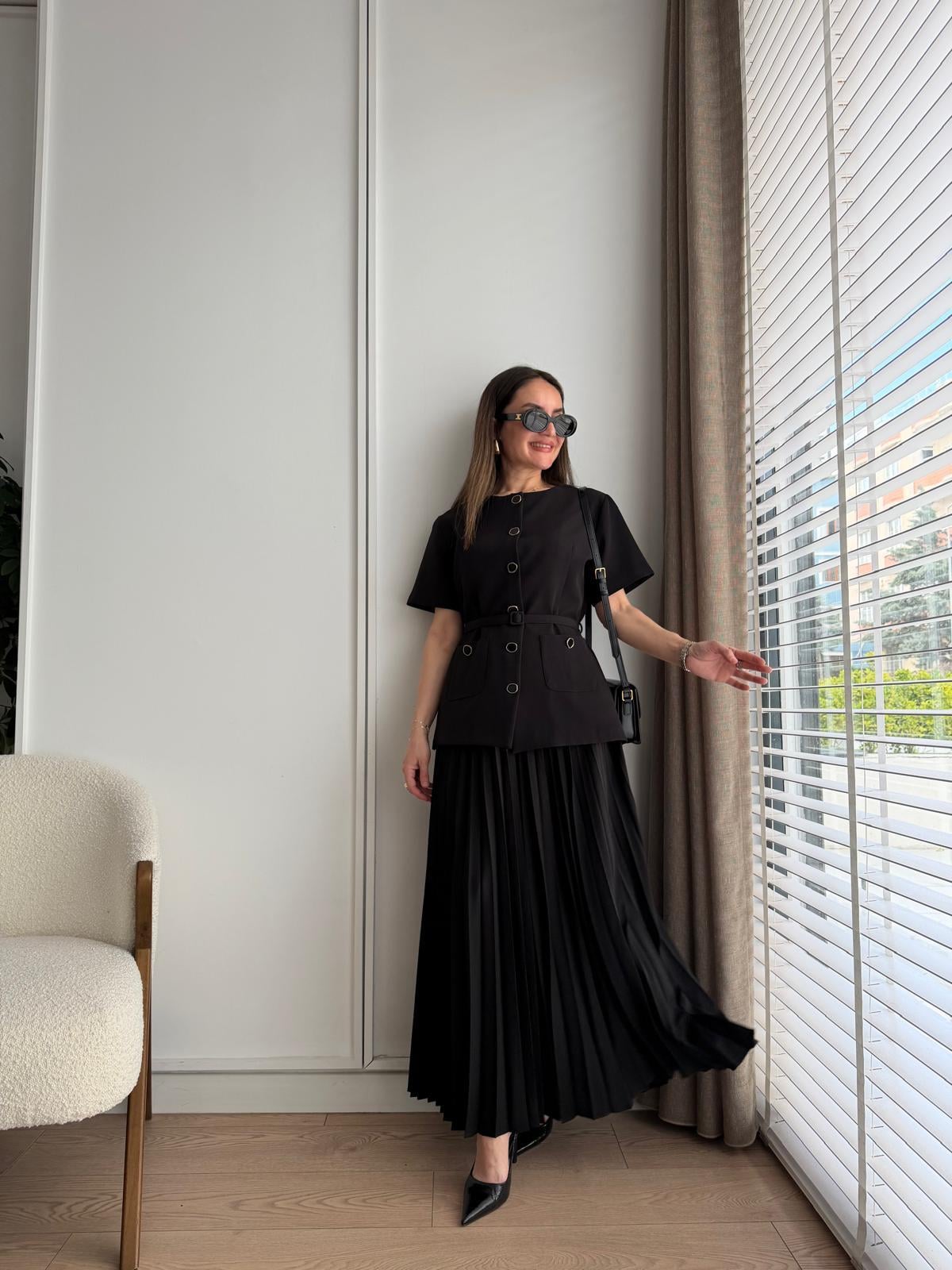 Siyah Pileli Etek Kısa Kol Ceket Pantolon Takım 37265