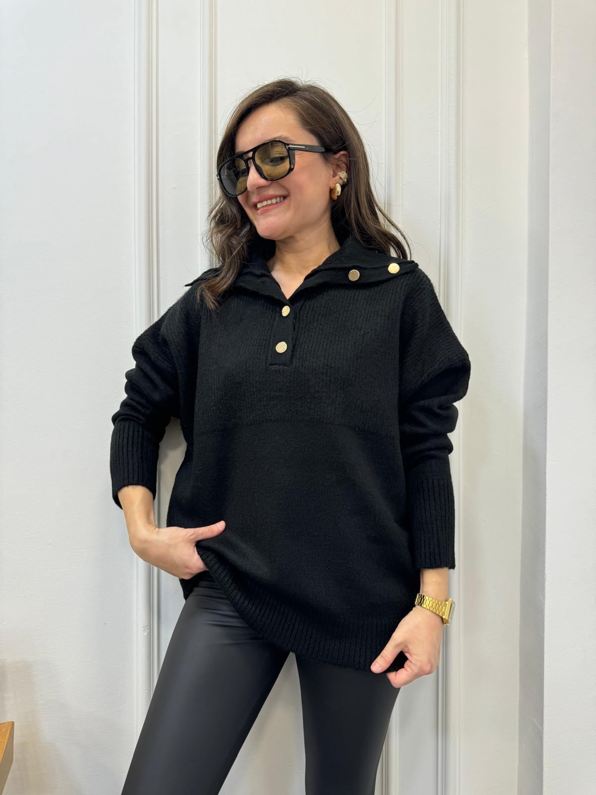 Siyah Polo Yaka Gold Düğme Detaylı Triko Kazak 22733
