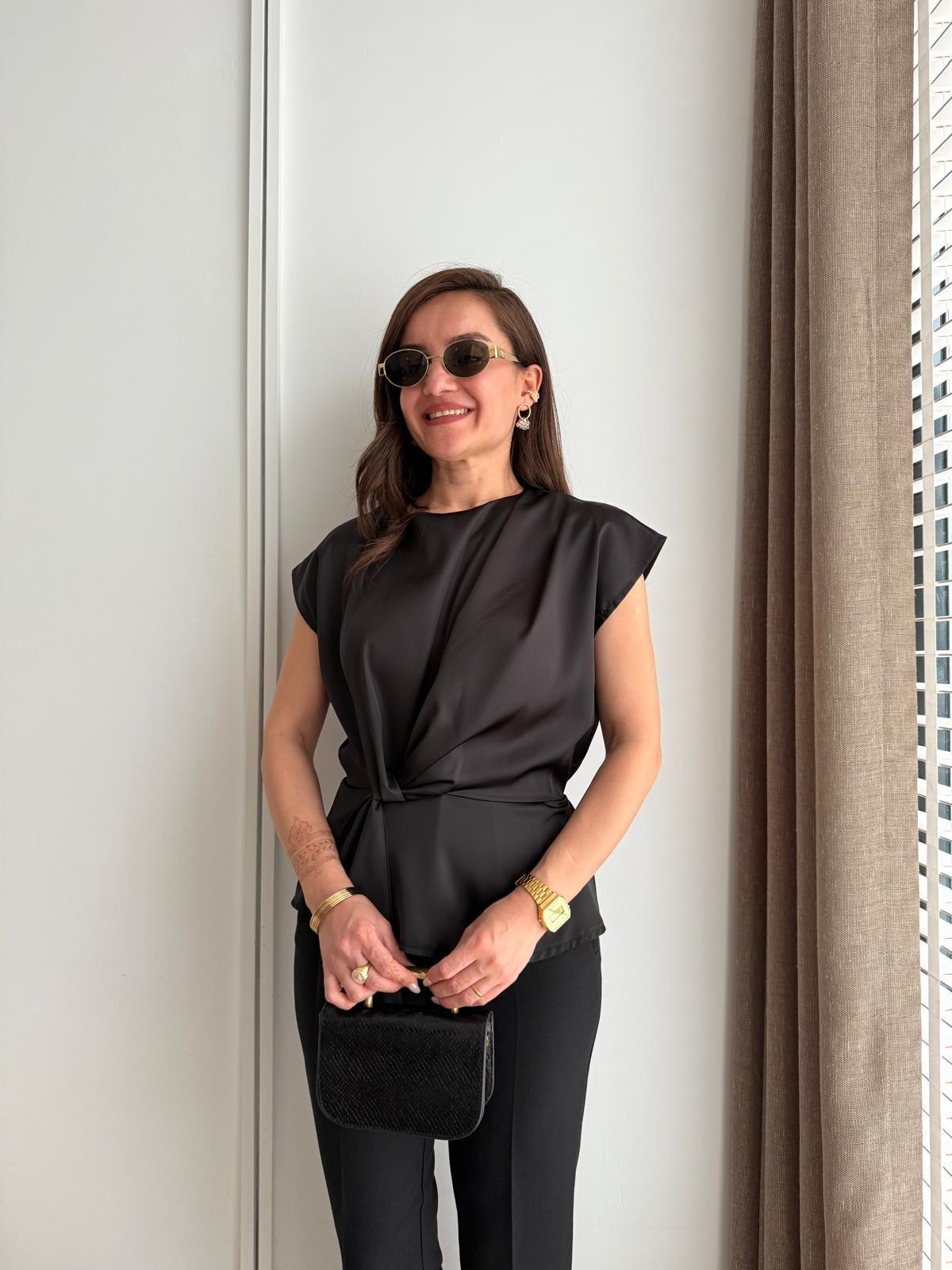 Siyah Premium Seri Bağcık Detaylı Saten Bluz 242201