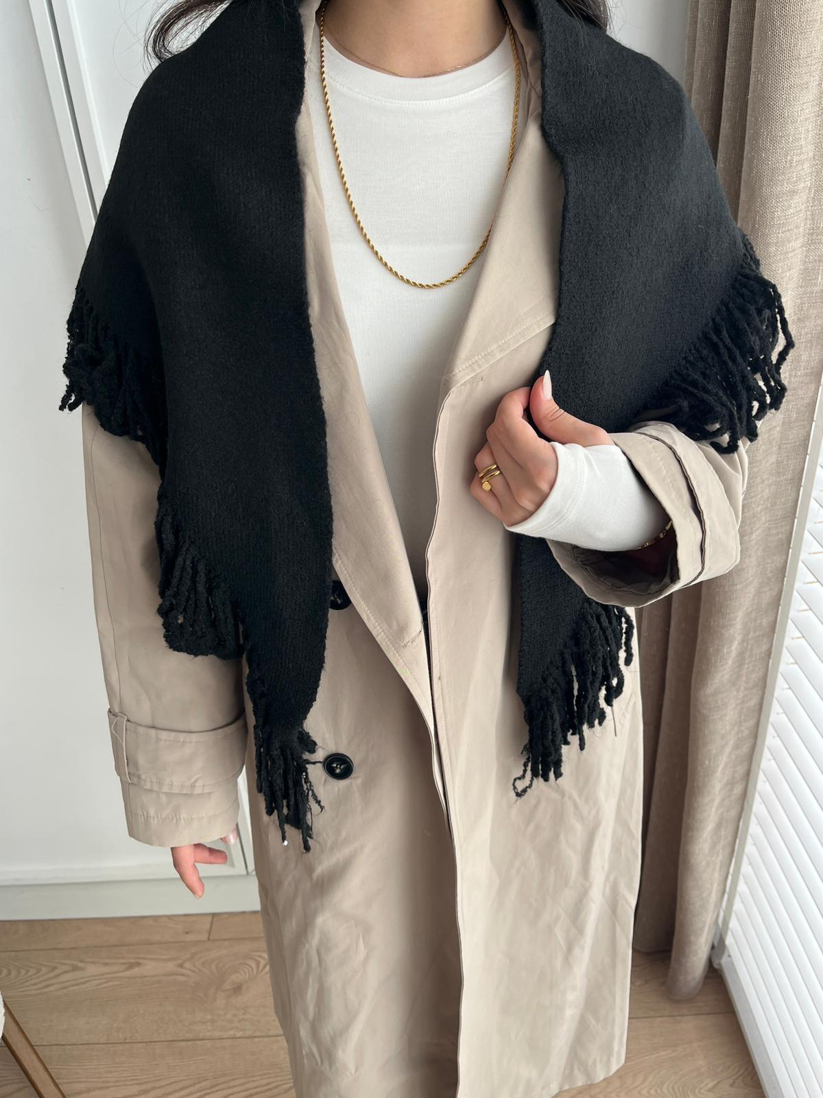 Siyah Püsküllü Üçgen Triko Şal 14811