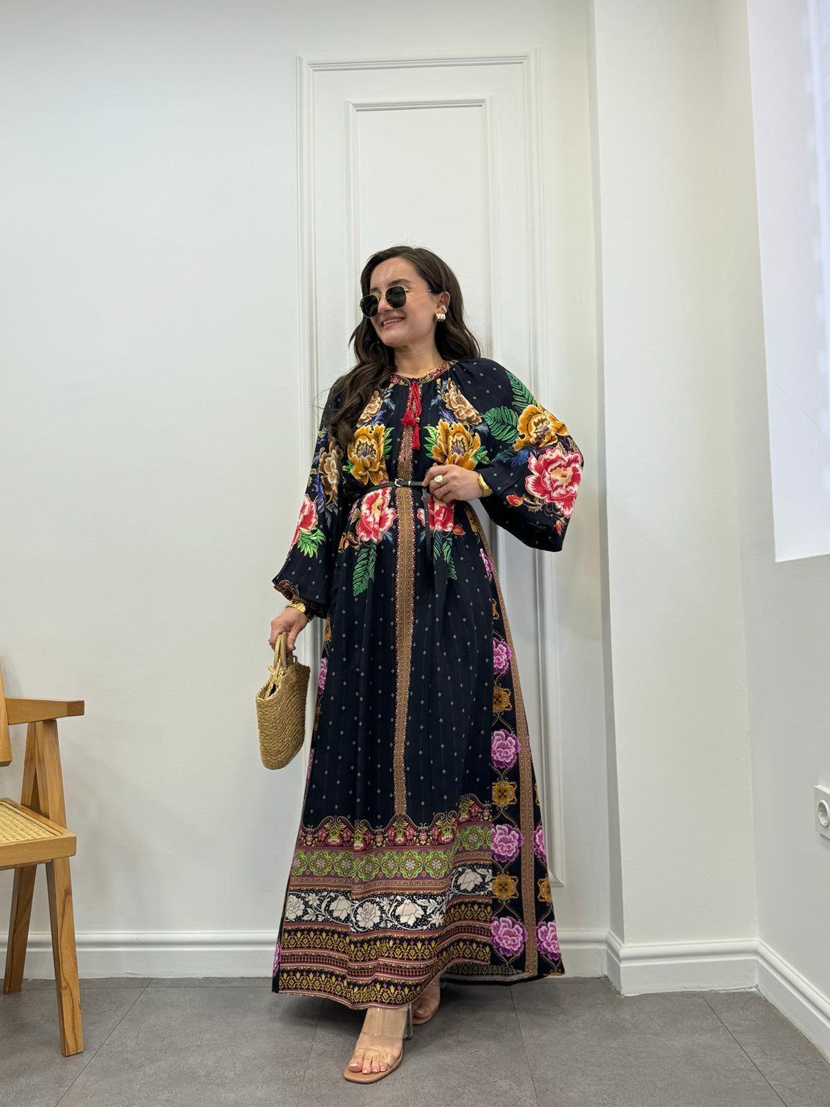 Siyah Renkli Çiçek Desenli Oversize Elbise 002