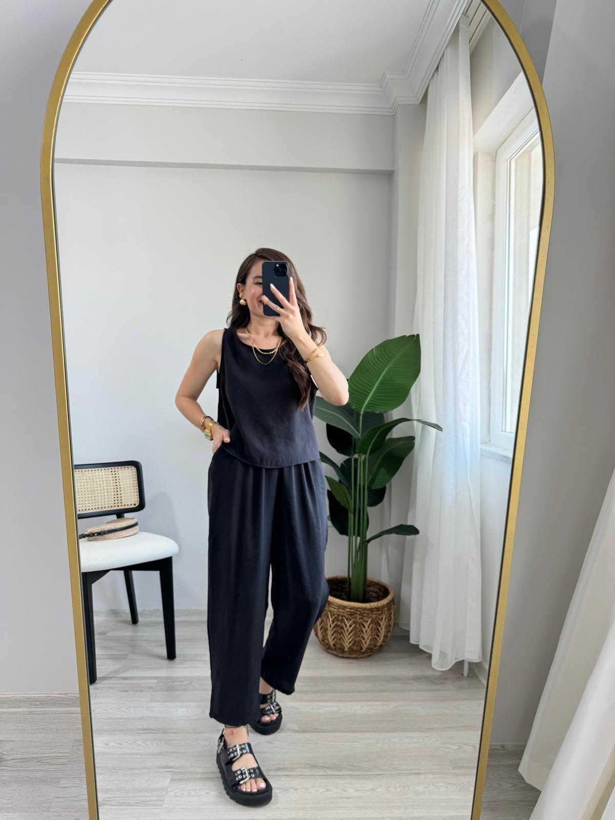 Siyah Sıfır Kol Bluz Pantolon Takım 3089
