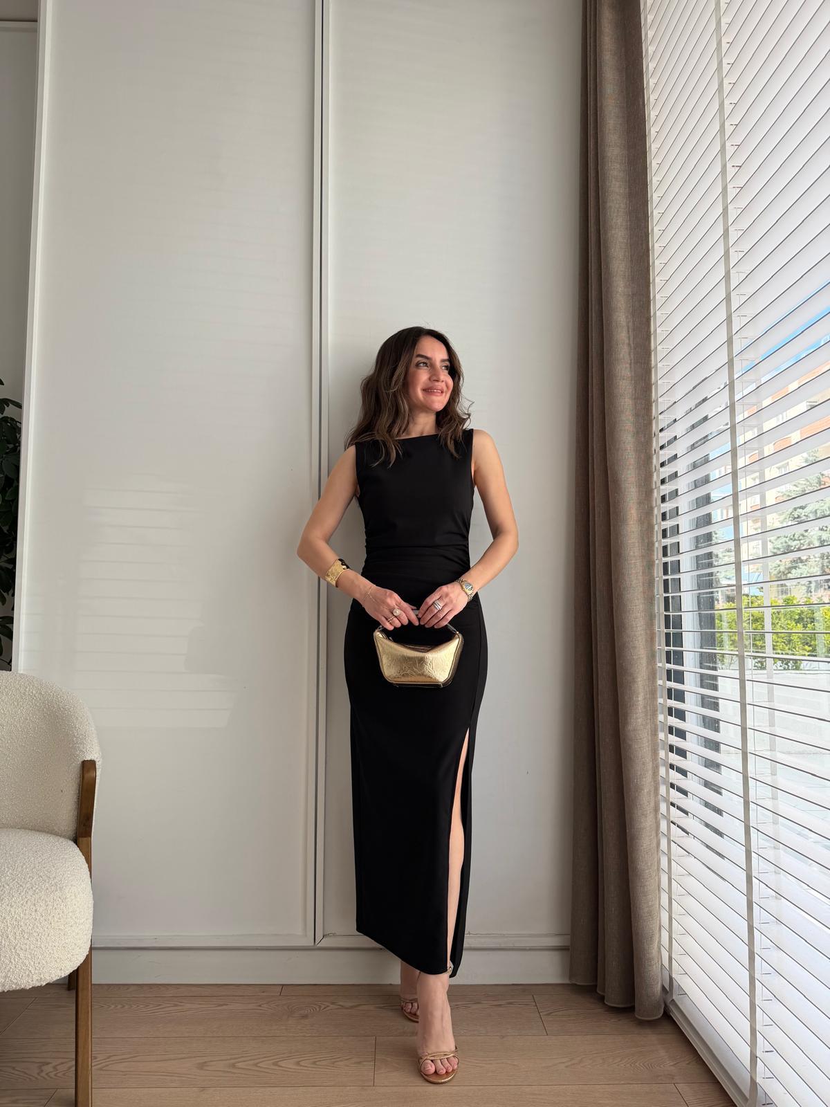 Siyah Sıfır Kol Yan Drapeli Yırtmaçlı Elbise 314