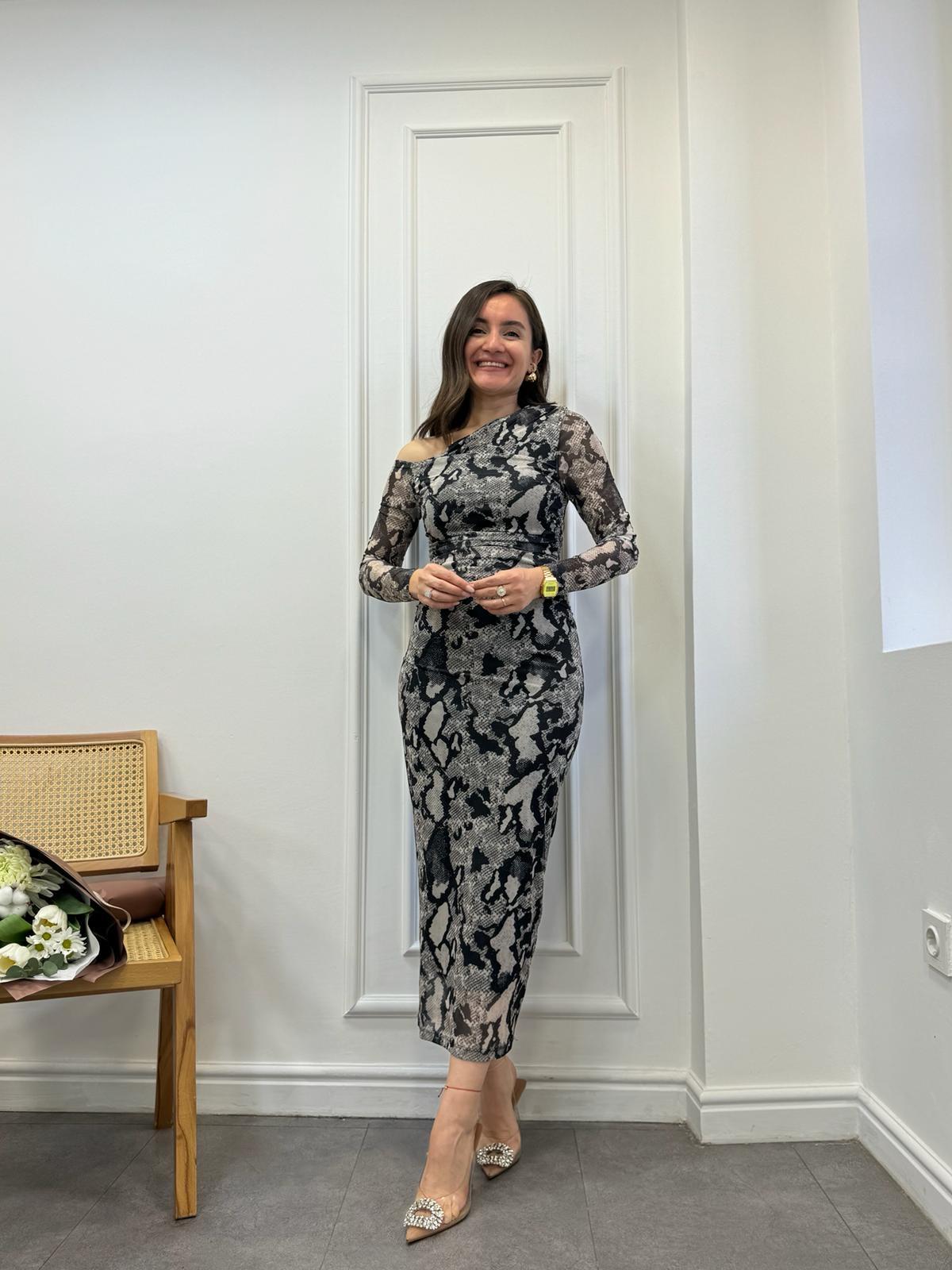 Siyah Taş Desenli Tek Omuz Detaylı Batik Elbise 4064