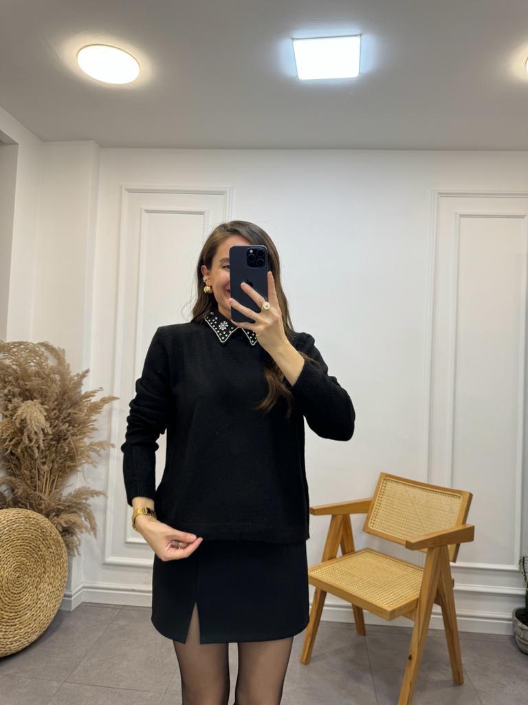 Siyah Taşlı Gömlek Yaka Triko Kazak TK231171