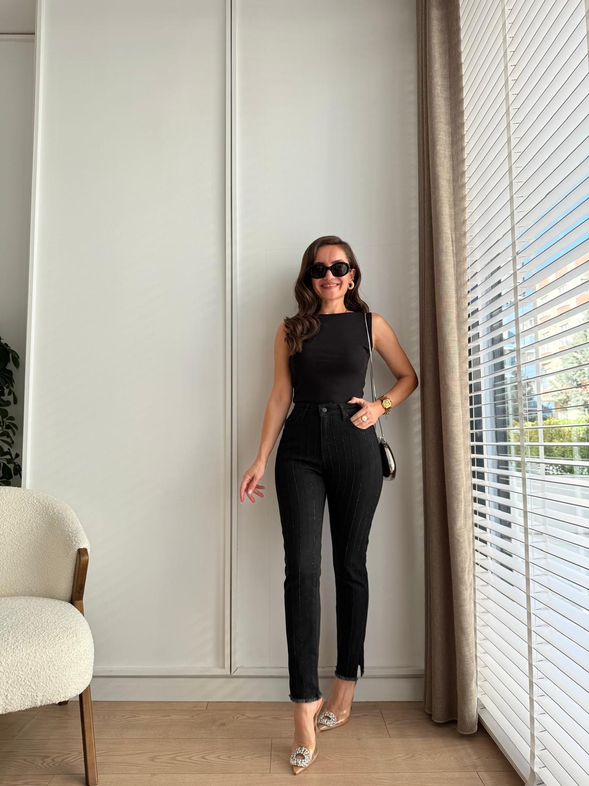 Siyah Taşlı Paça Detaylı Jean 7413