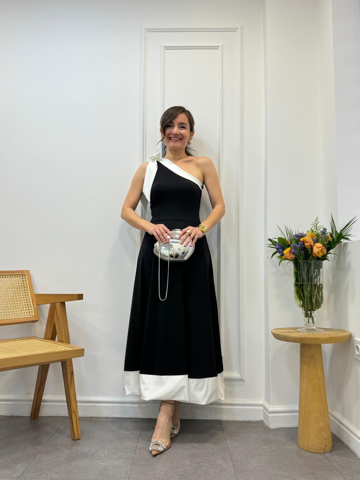 Siyah Tek Omuz Detaylı Elbise 79088