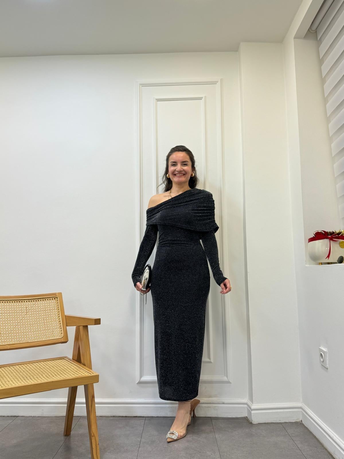 Siyah Tek Omuz Drape Detaylı Simli Elbise 4485