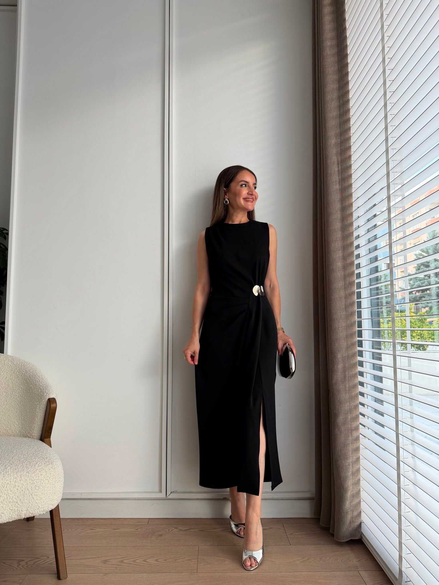 Siyah Toka Detaylı Yan Pileli Elbise 251633