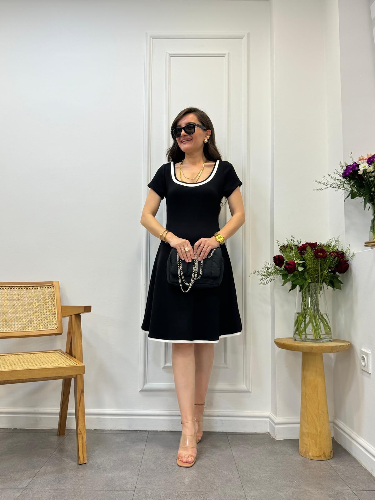 Siyah U Yaka Biye Detaylı Elbise 9079