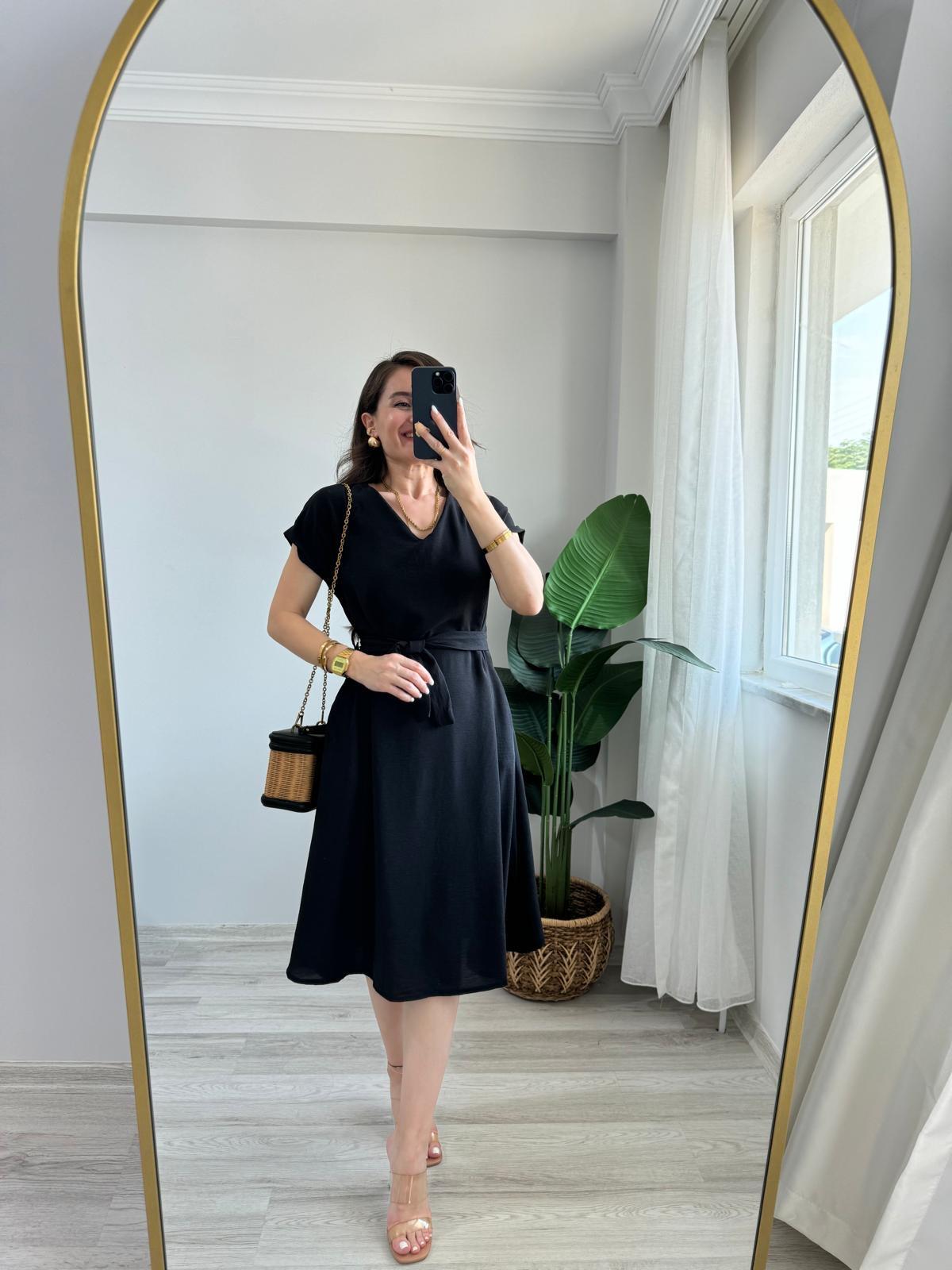 Siyah V Yaka Aerobin Kumaş Kuşaklı Elbise 942