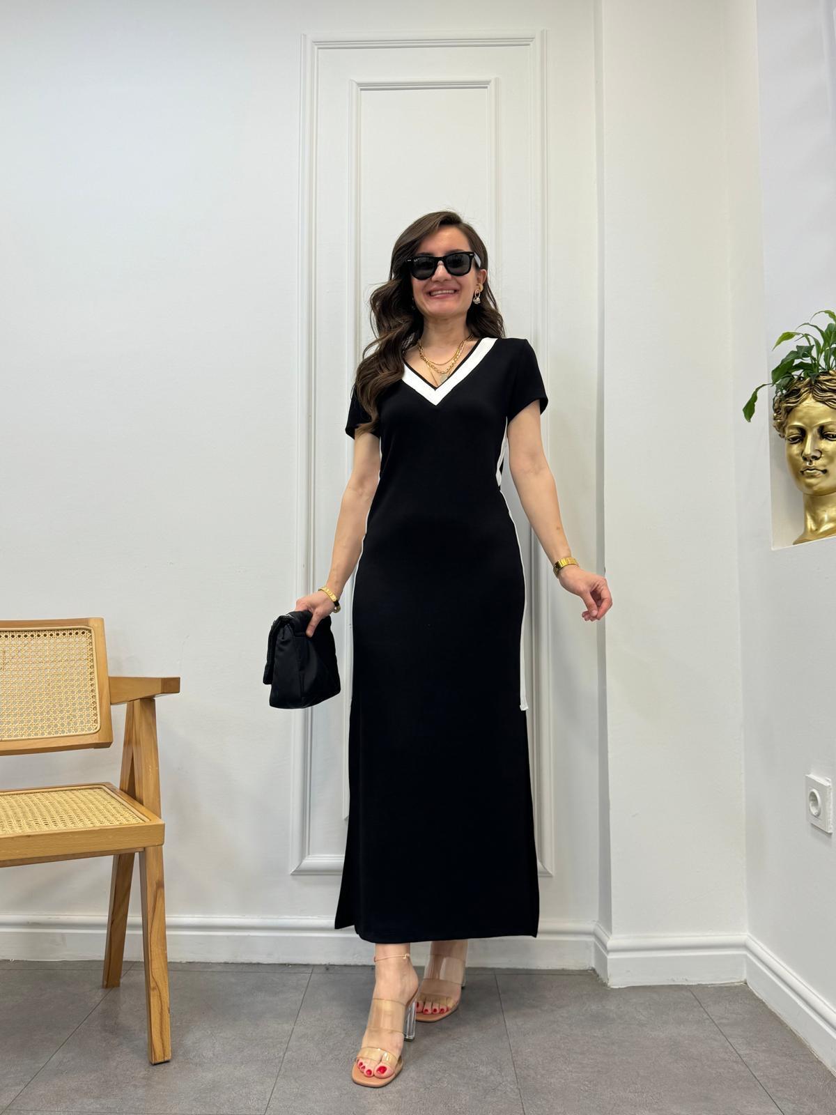 Siyah V Yaka Beyaz Şeritli Yırtmaçlı Elbise 9054