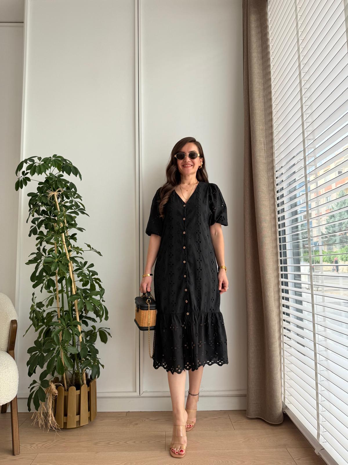 Siyah V Yaka Düğmeli Brode Elbise 26089