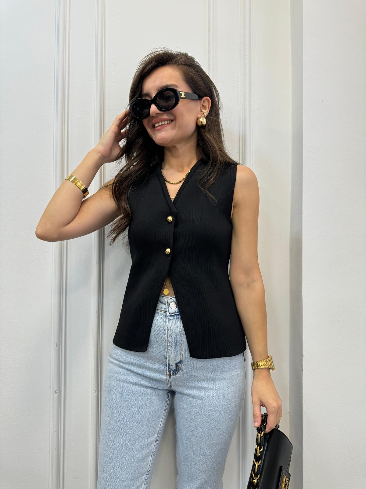 Siyah V Yaka Düğmeli Triko Yelek 241010