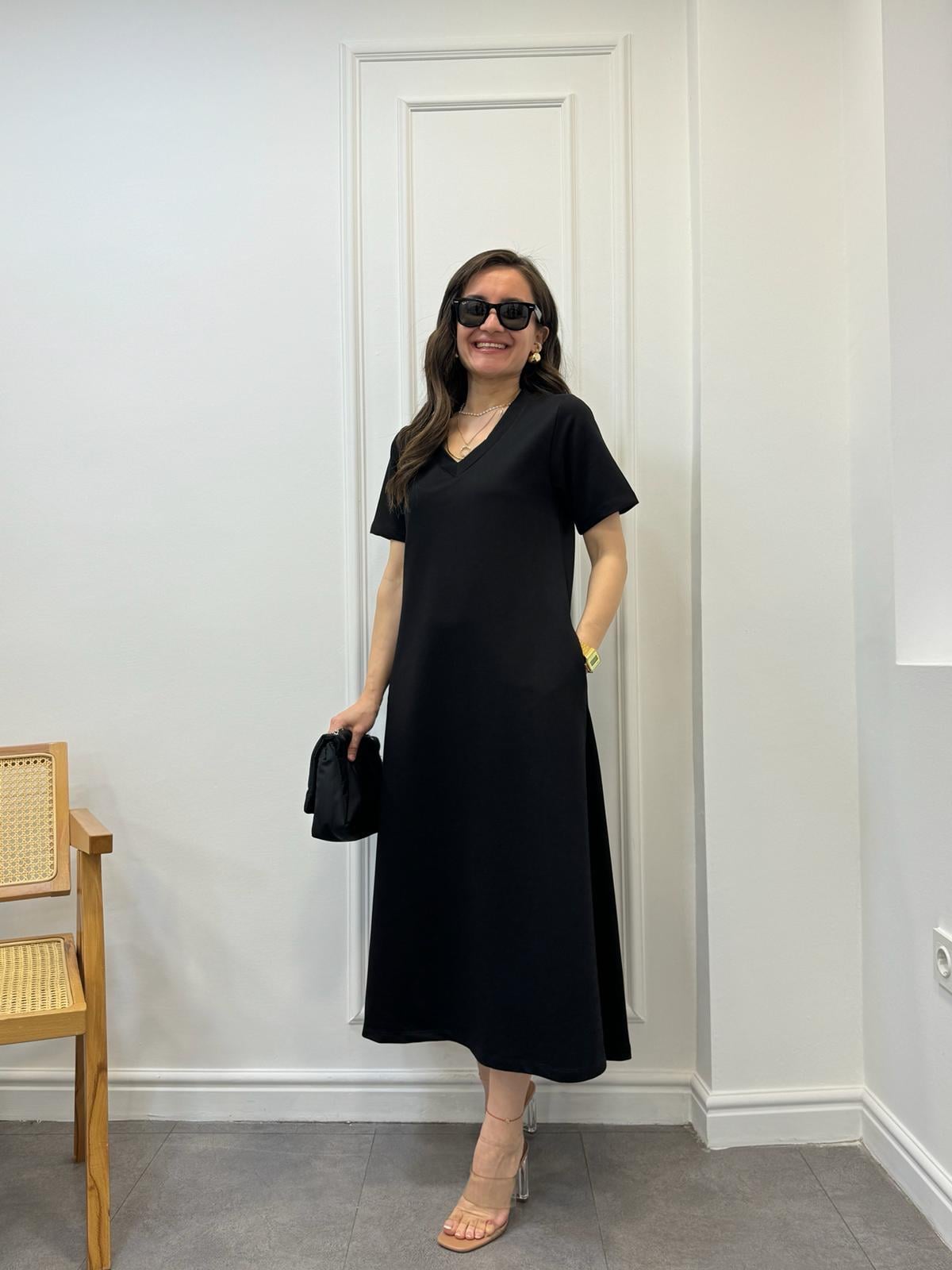 Siyah V Yaka Kenarı Yırtmaçlı Oversize Elbise 25736