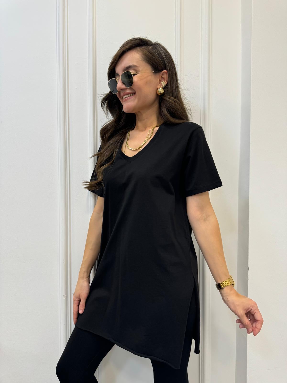 Siyah V Yaka Yanları Yırtmaçlı Tshirt 1483