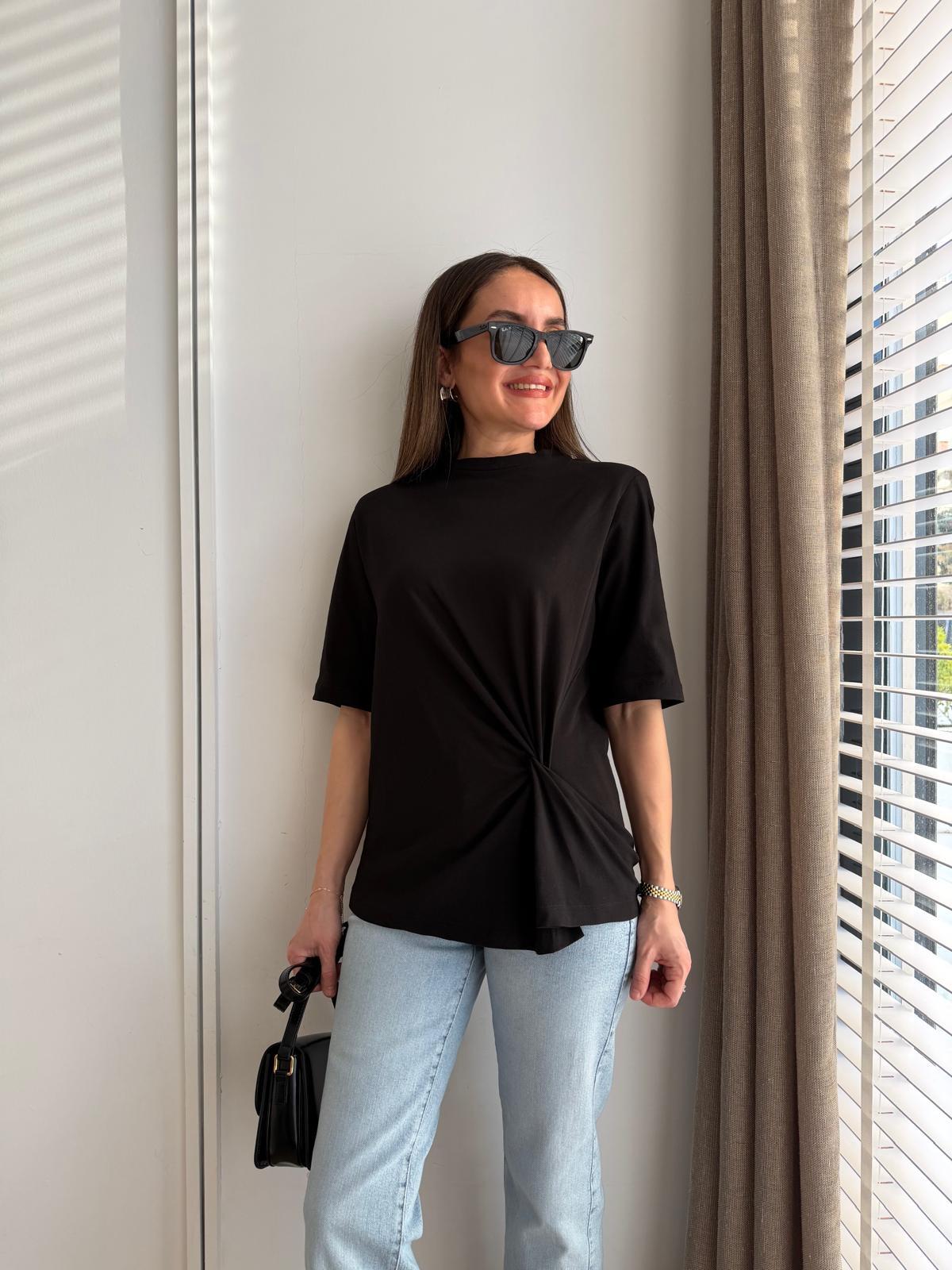 Siyah Vatkalı Düğüm Detaylı Tshirt 1067