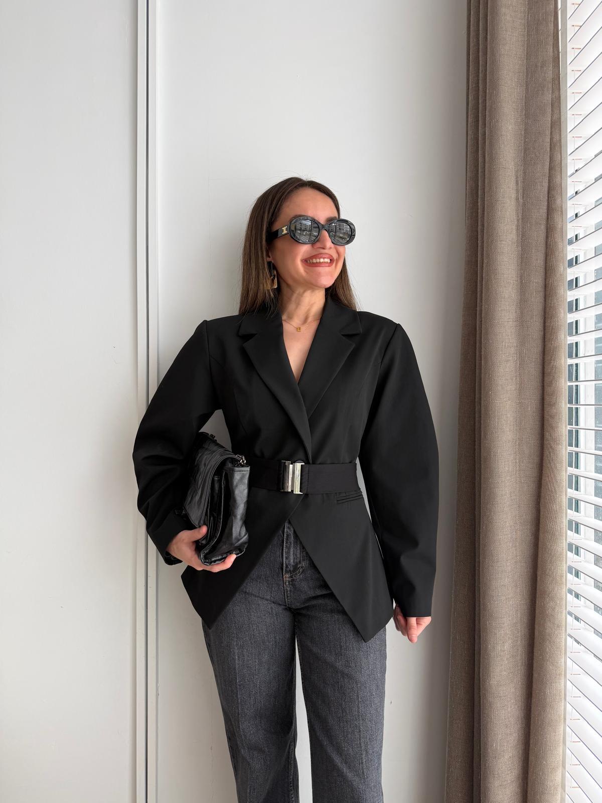 Siyah Vatkalı Kemerli Blazer Ceket 3352