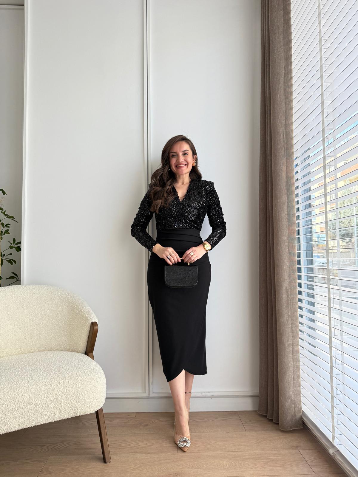 Siyah Vatkalı Payetli Drape Detaylı Elbise 3676