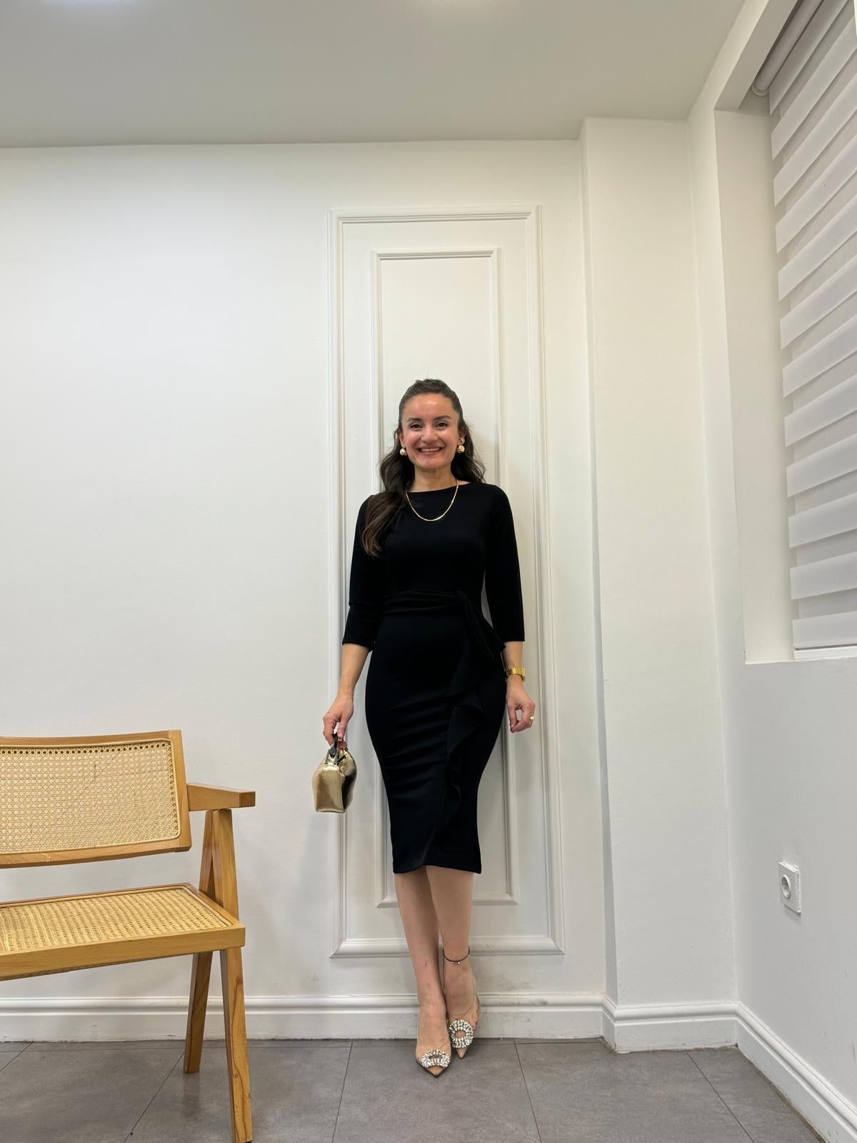 Siyah Volanlı Ön Kemer Detaylı Elbise 1132