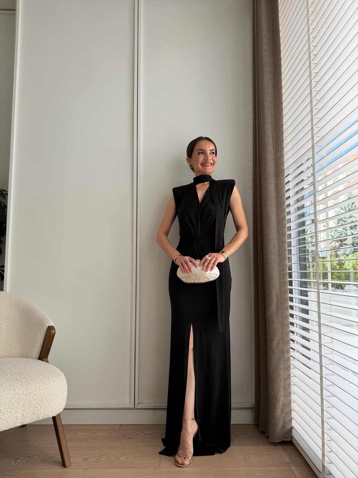 Siyah Yaka Bağlamalı Düğüm Detaylı Elbise 261730