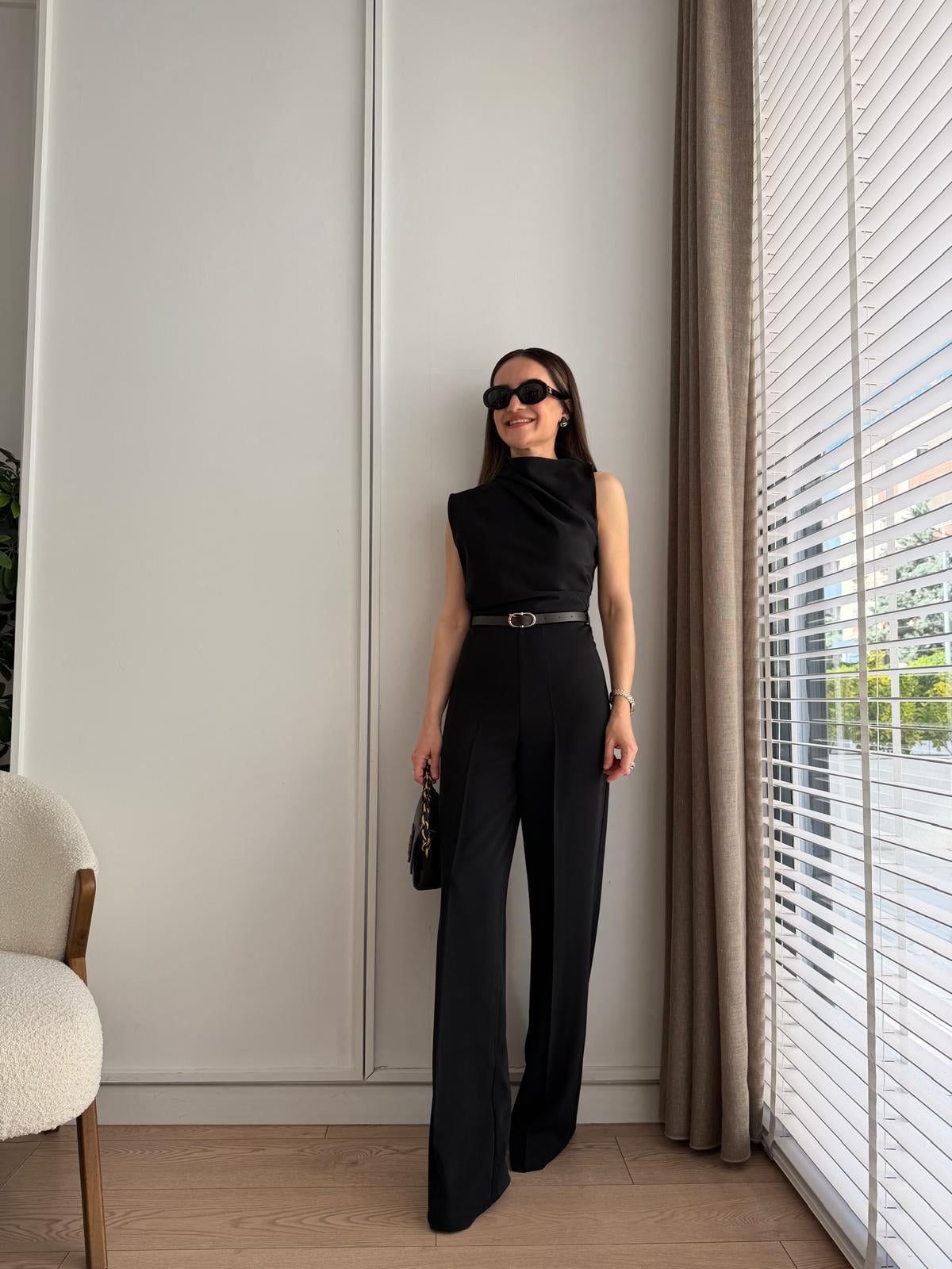Siyah Yaka Detaylı Kemerli Tulum 580955