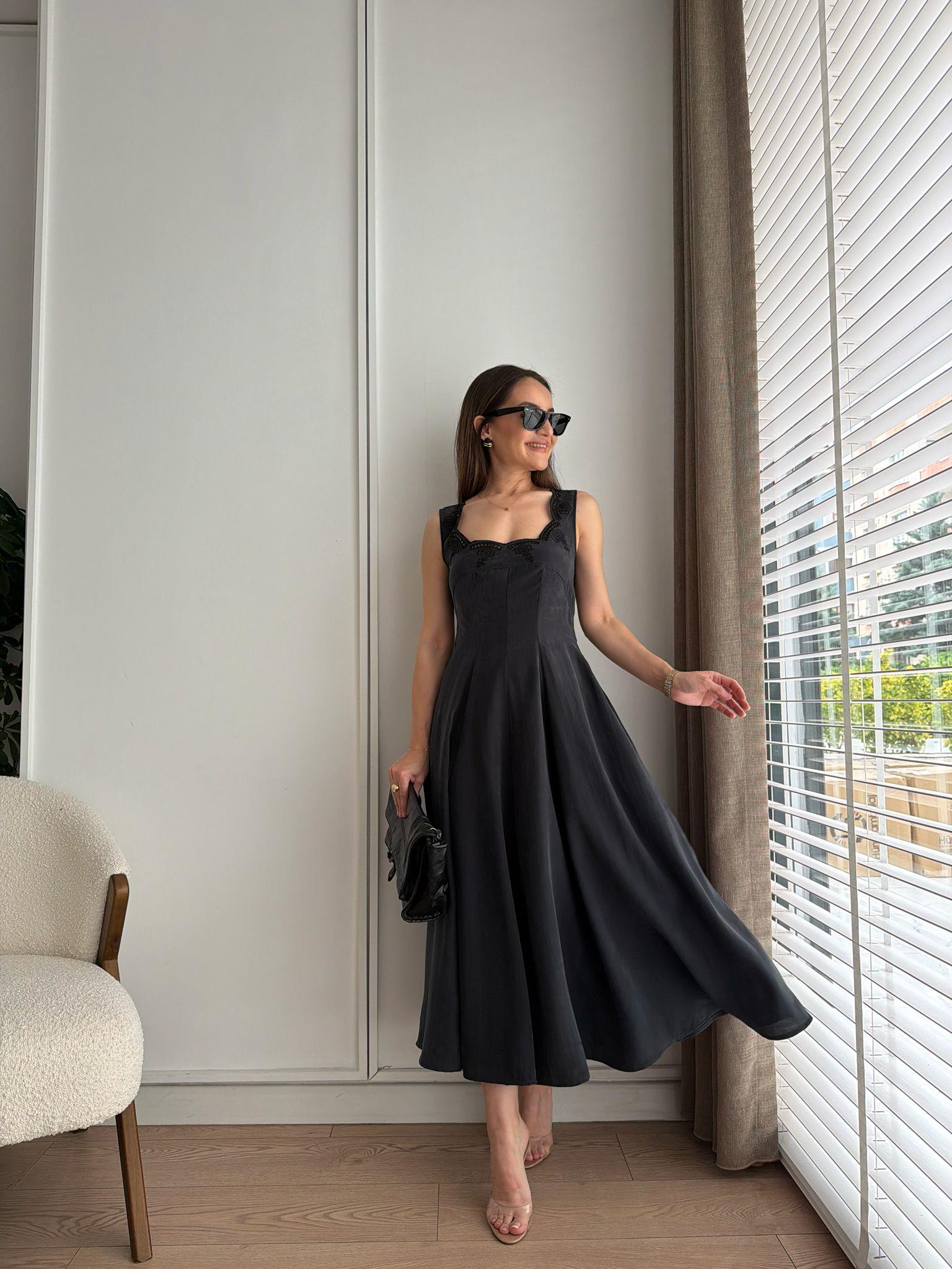 Siyah Yaka Detaylı Tensel Elbise 0365