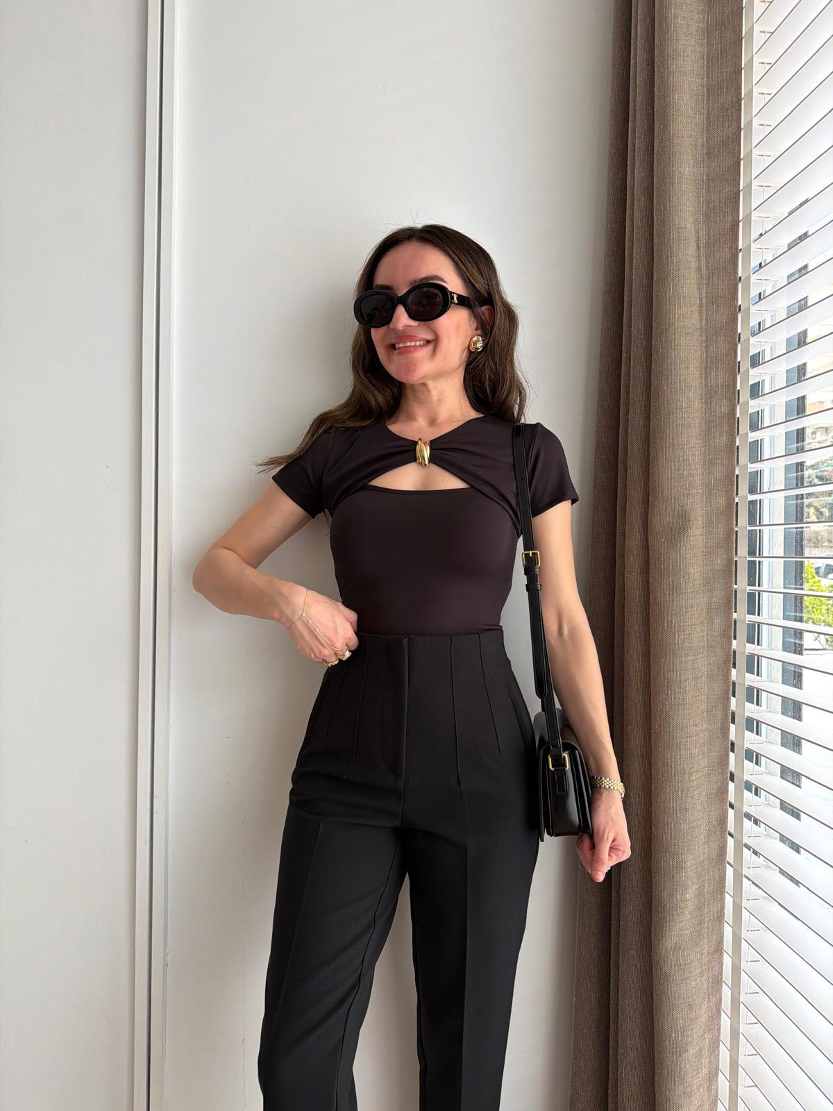 Siyah Yaka Gold Tokalı Tshirt 11050