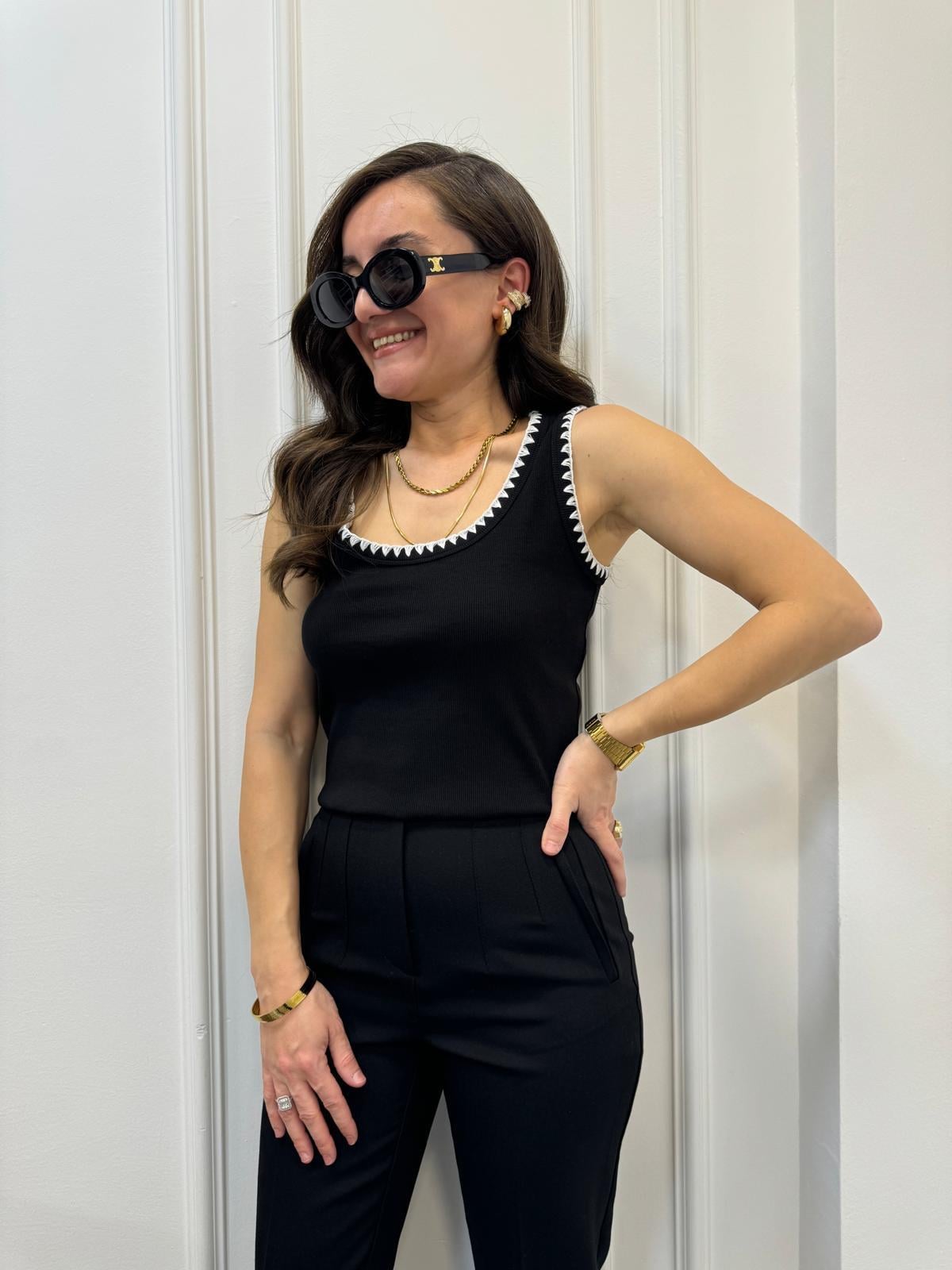 Siyah Yakası Kol İşlemeli Fitilli Atlet 16338