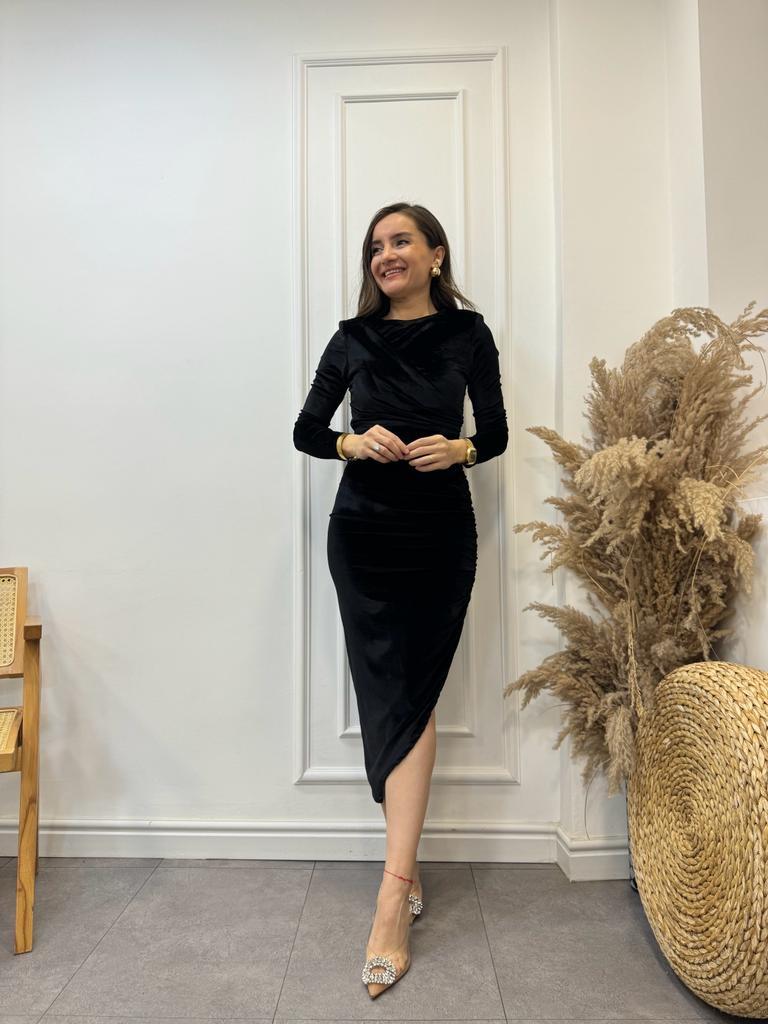 Siyah Yandan Drapeli Kadife Elbise 4058