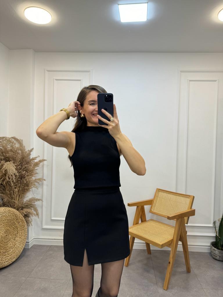 Siyah Yarım Balıkçı Yaka Sıfır Kol Crop 444